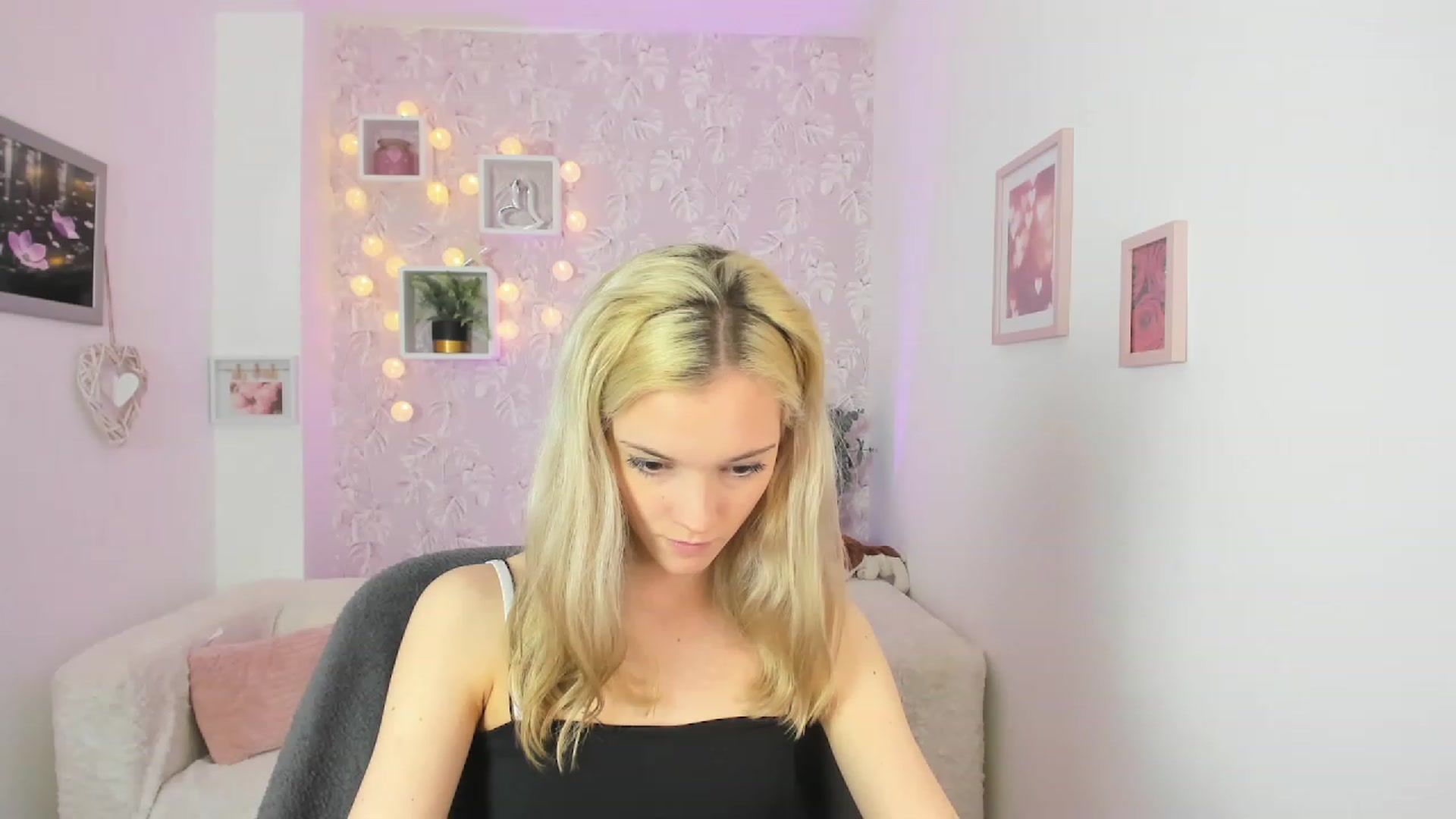Gallery image thumbnail from Lexy_Belle18's myfreecams stream on, 05/16/2023, 10:17 image 2 of 20