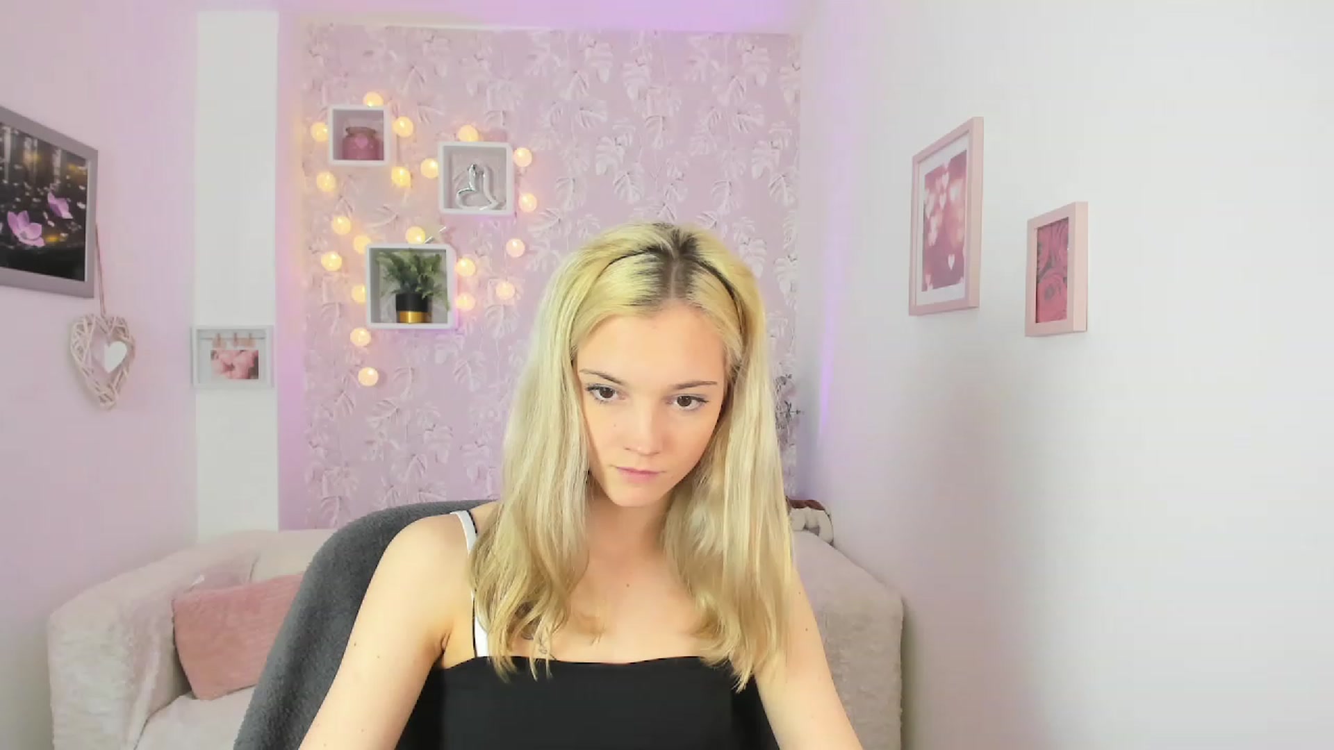 Gallery image thumbnail from Lexy_Belle18's myfreecams stream on, 05/16/2023, 10:17 image 3 of 20