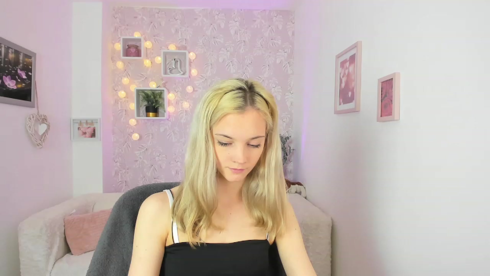Gallery image thumbnail from Lexy_Belle18's myfreecams stream on, 05/16/2023, 10:17 image 4 of 20