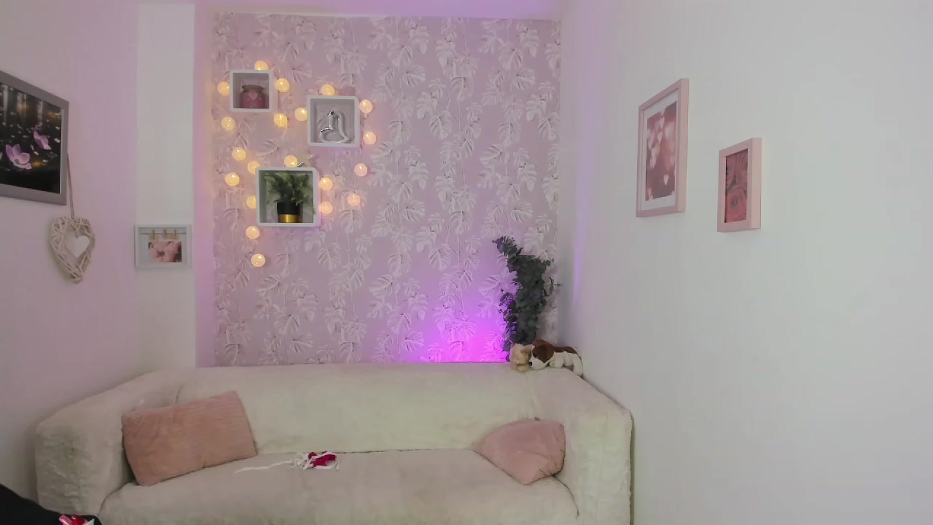Gallery image thumbnail from Lexy_Belle18's myfreecams stream on, 05/16/2023, 10:17 image 8 of 20