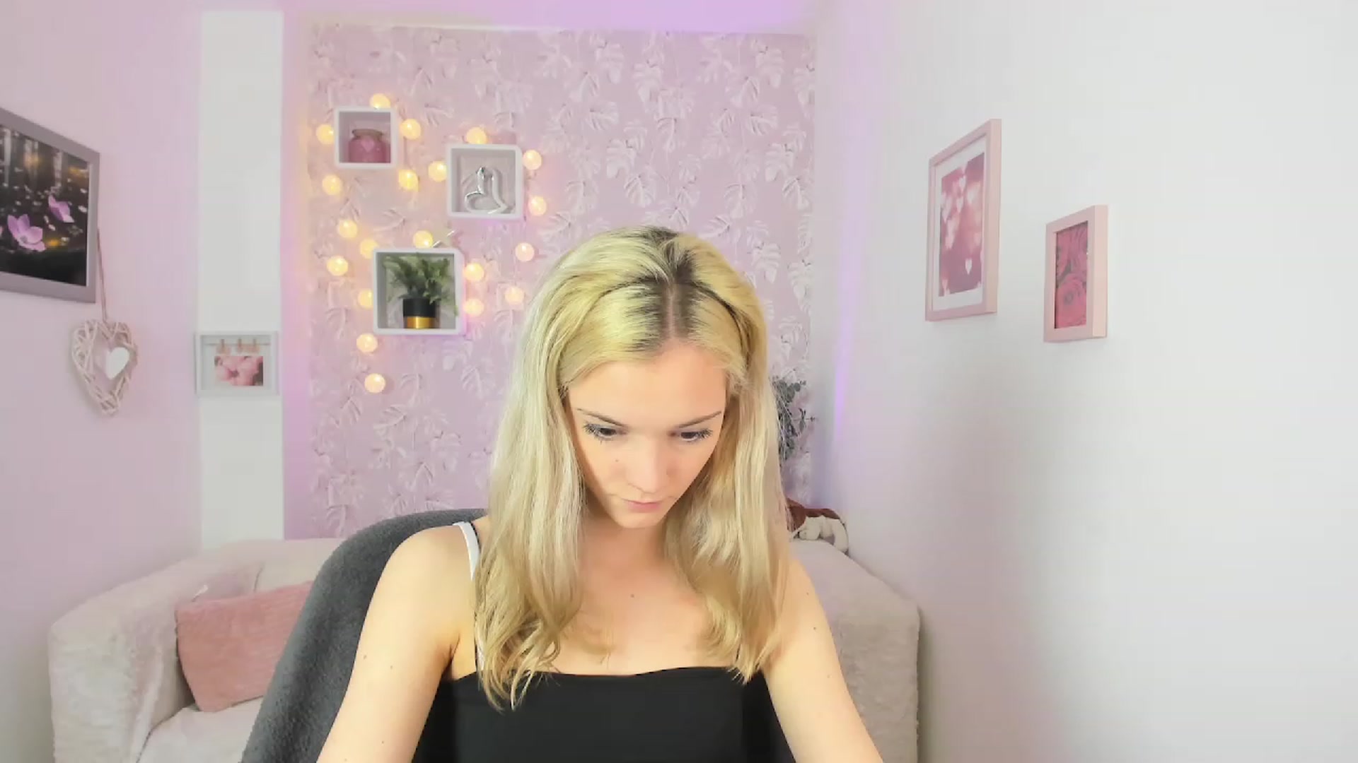 Gallery image thumbnail from Lexy_Belle18's myfreecams stream on, 05/16/2023, 10:17 image 1 of 20