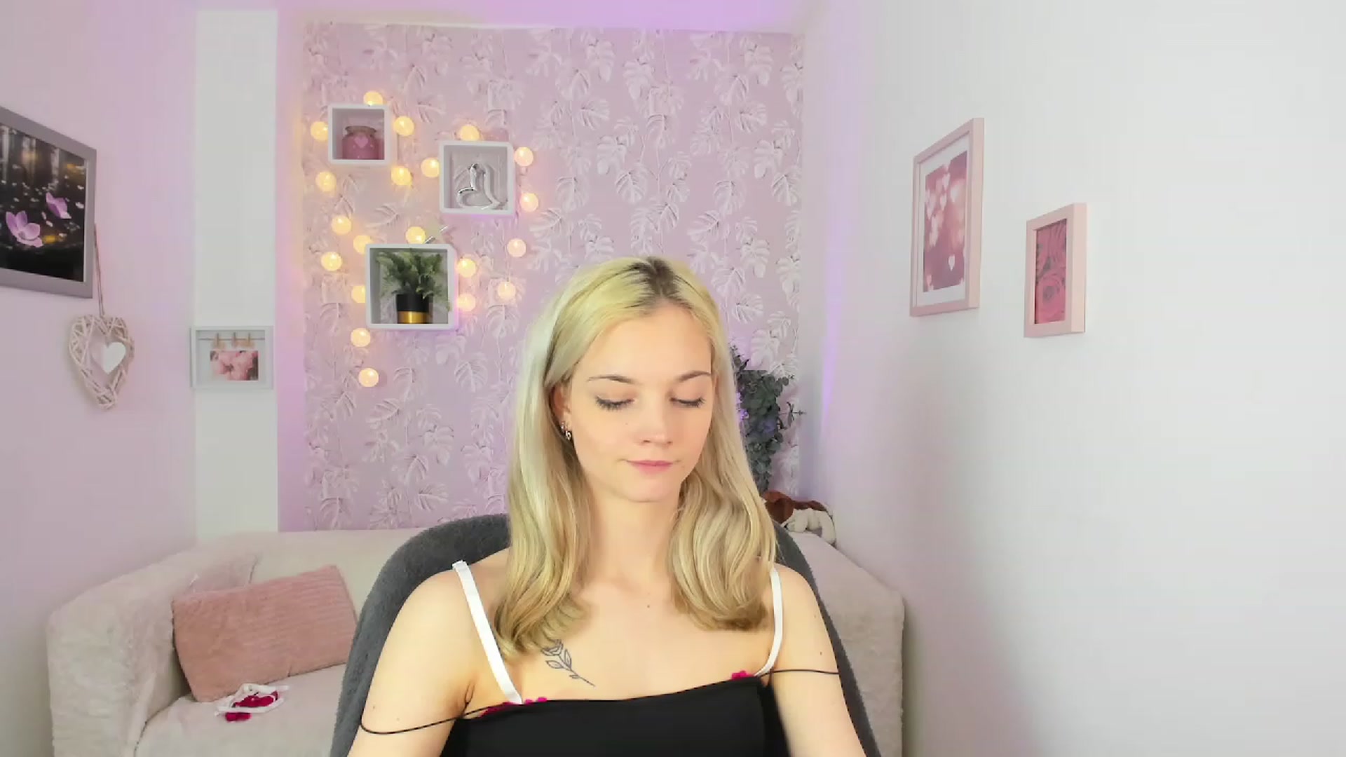 Gallery image thumbnail from Lexy_Belle18's myfreecams stream on, 05/16/2023, 12:18 image 19 of 20