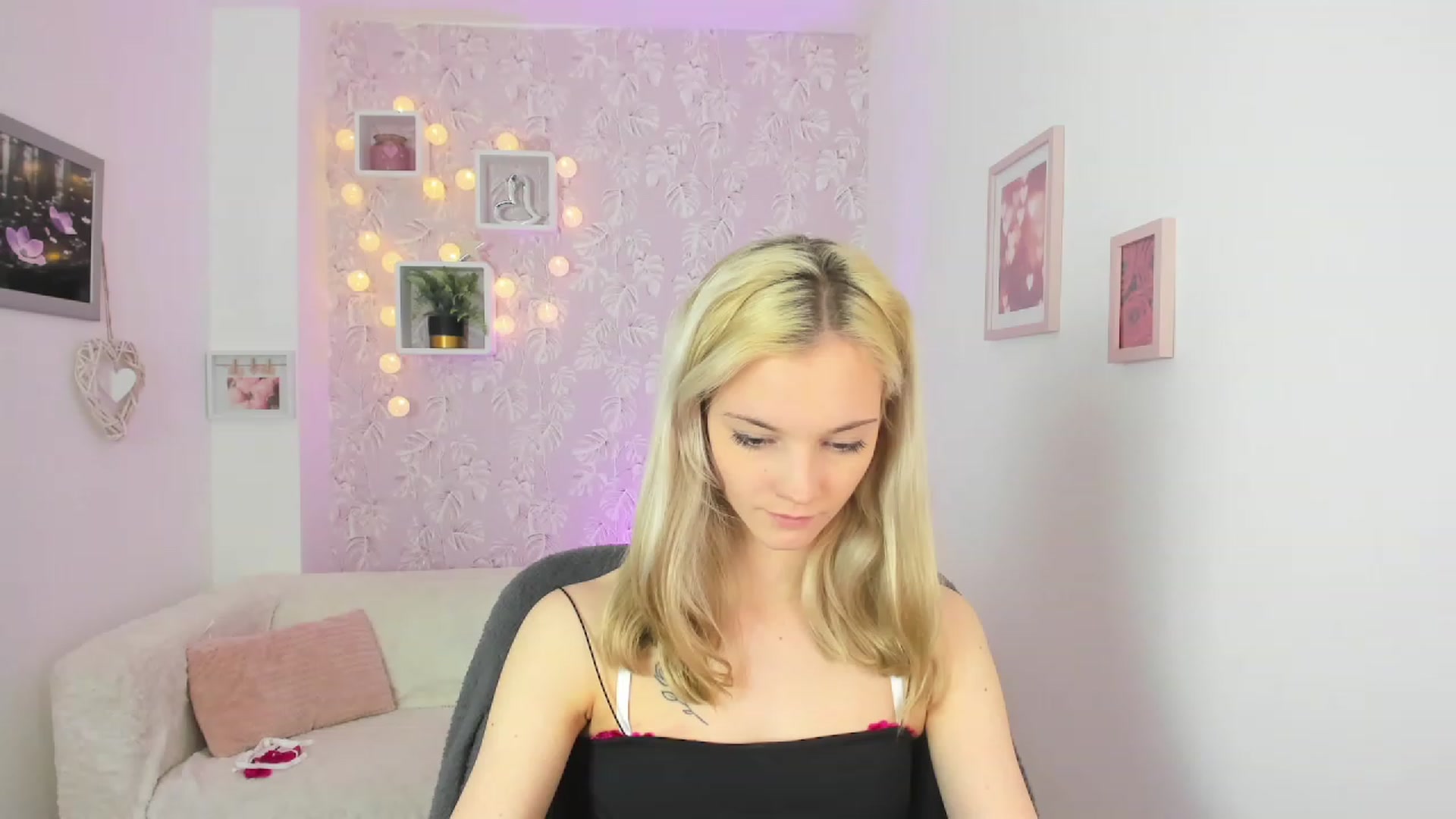 Gallery image thumbnail from Lexy_Belle18's myfreecams stream on, 05/16/2023, 12:18 image 6 of 20