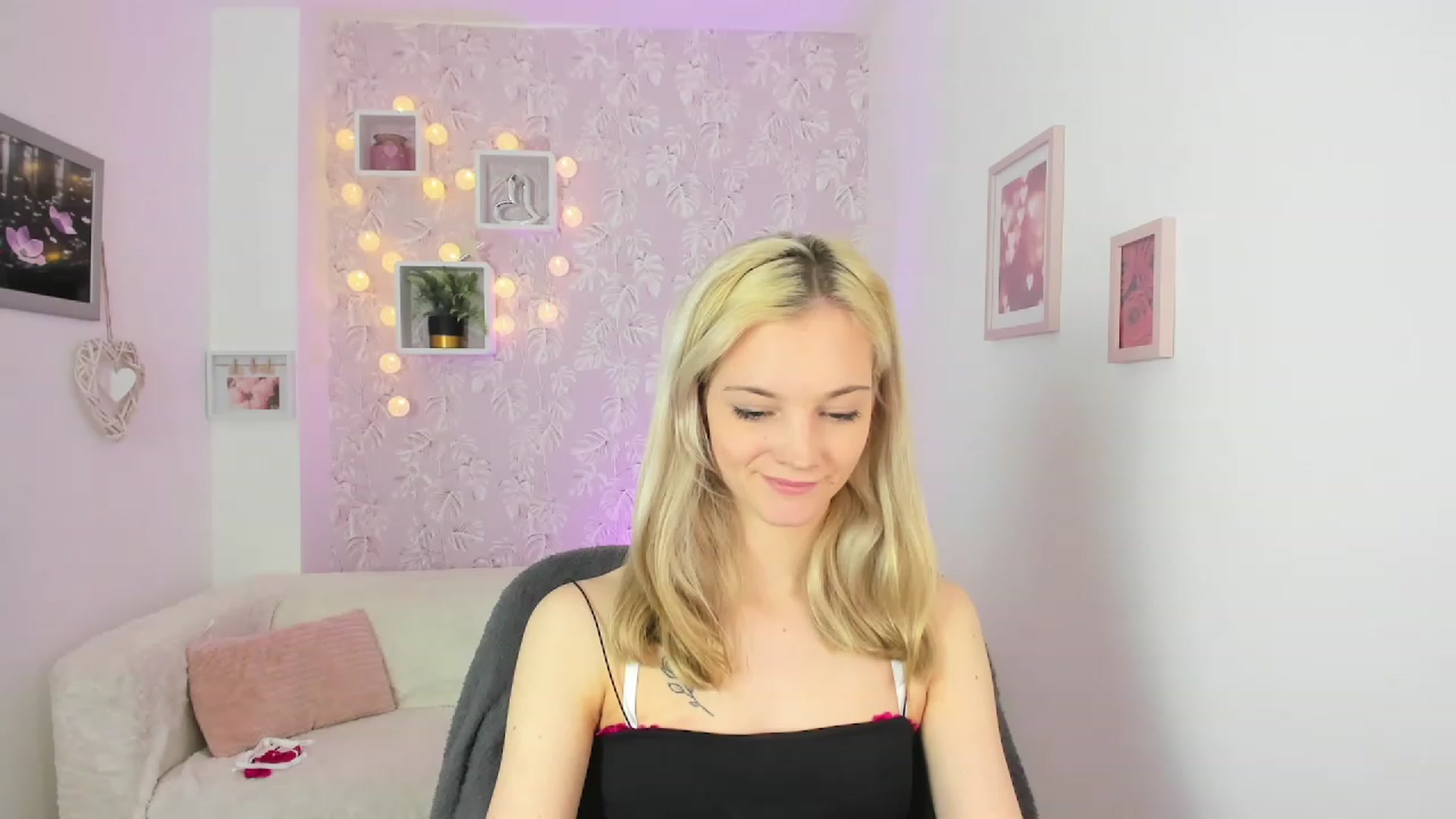 Gallery image thumbnail from Lexy_Belle18's myfreecams stream on, 05/16/2023, 12:18 image 5 of 20