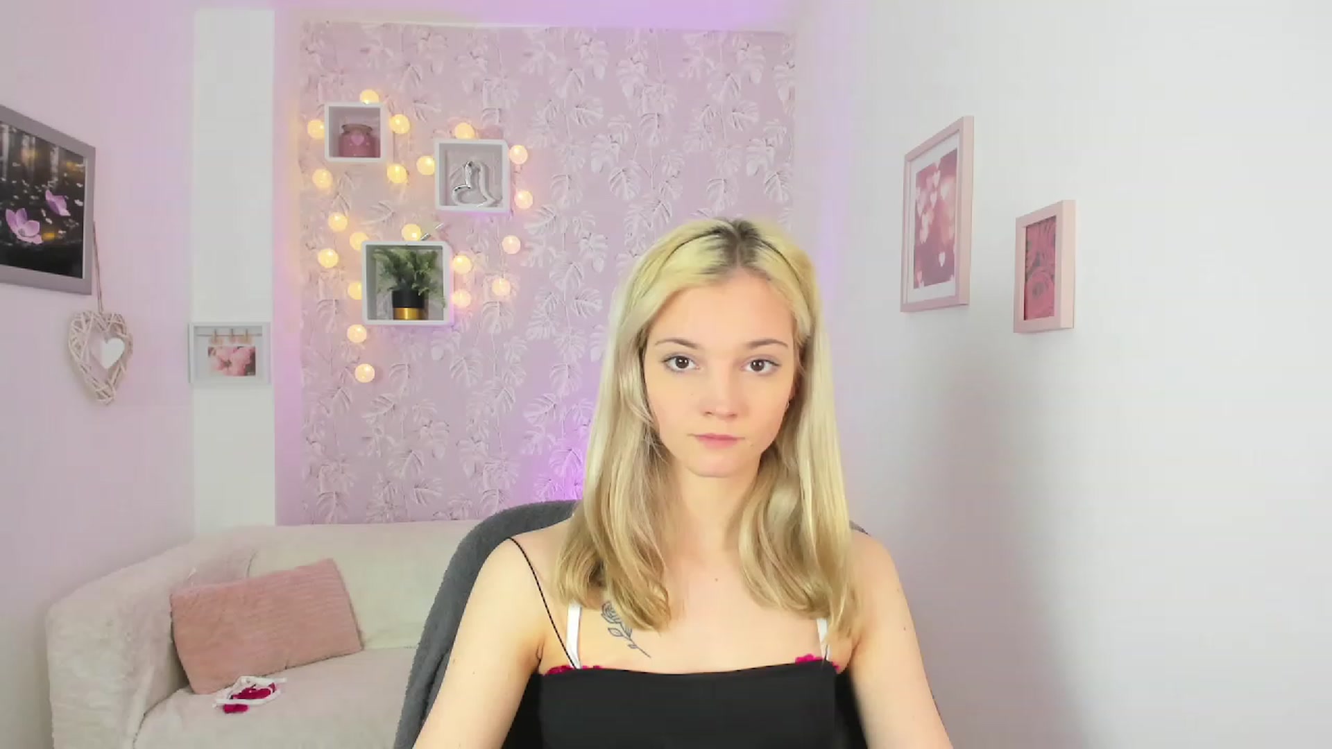 Gallery image thumbnail from Lexy_Belle18's myfreecams stream on, 05/16/2023, 12:18 image 7 of 20
