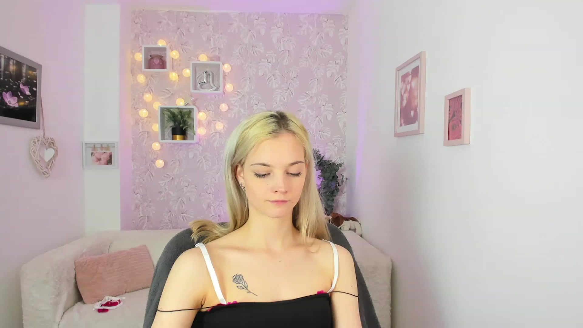 Gallery image thumbnail from Lexy_Belle18's myfreecams stream on, 05/16/2023, 12:18 image 16 of 20