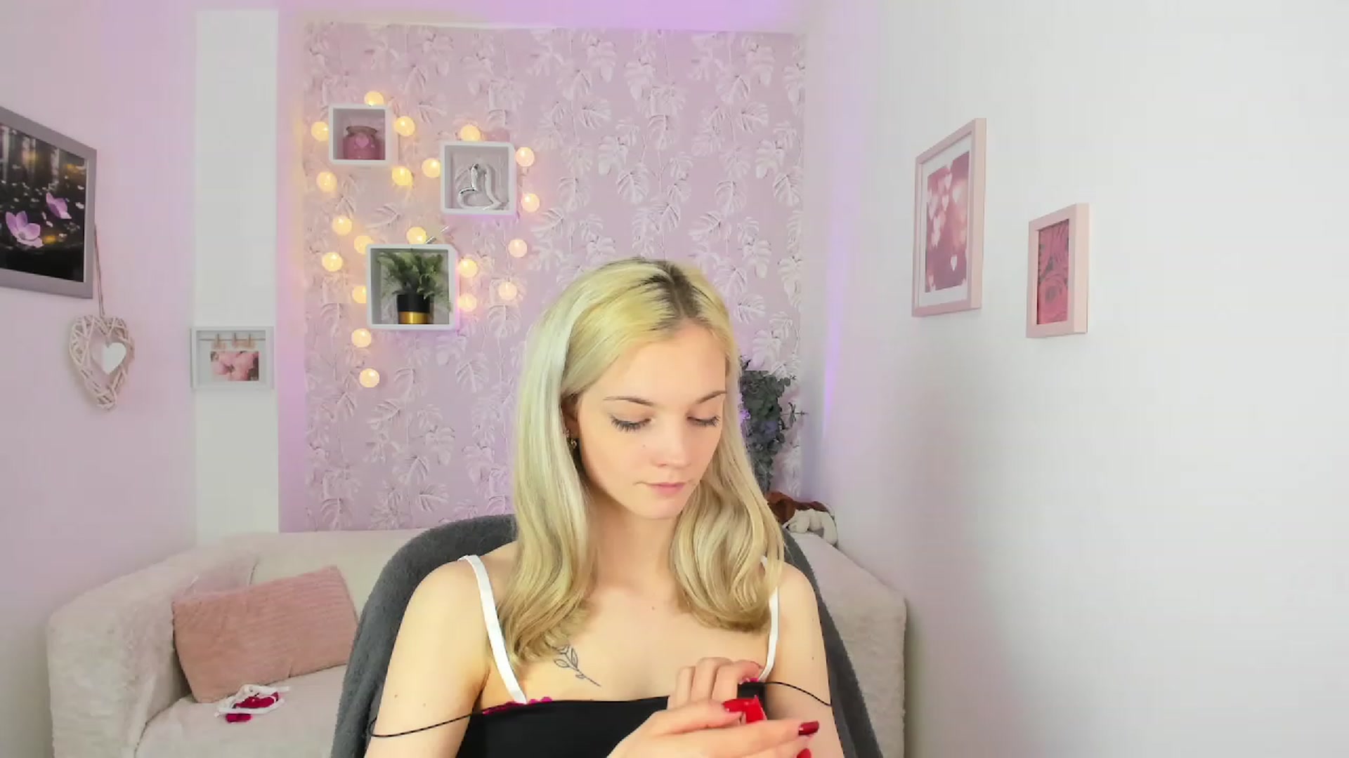 Gallery image thumbnail from Lexy_Belle18's myfreecams stream on, 05/16/2023, 12:18 image 20 of 20