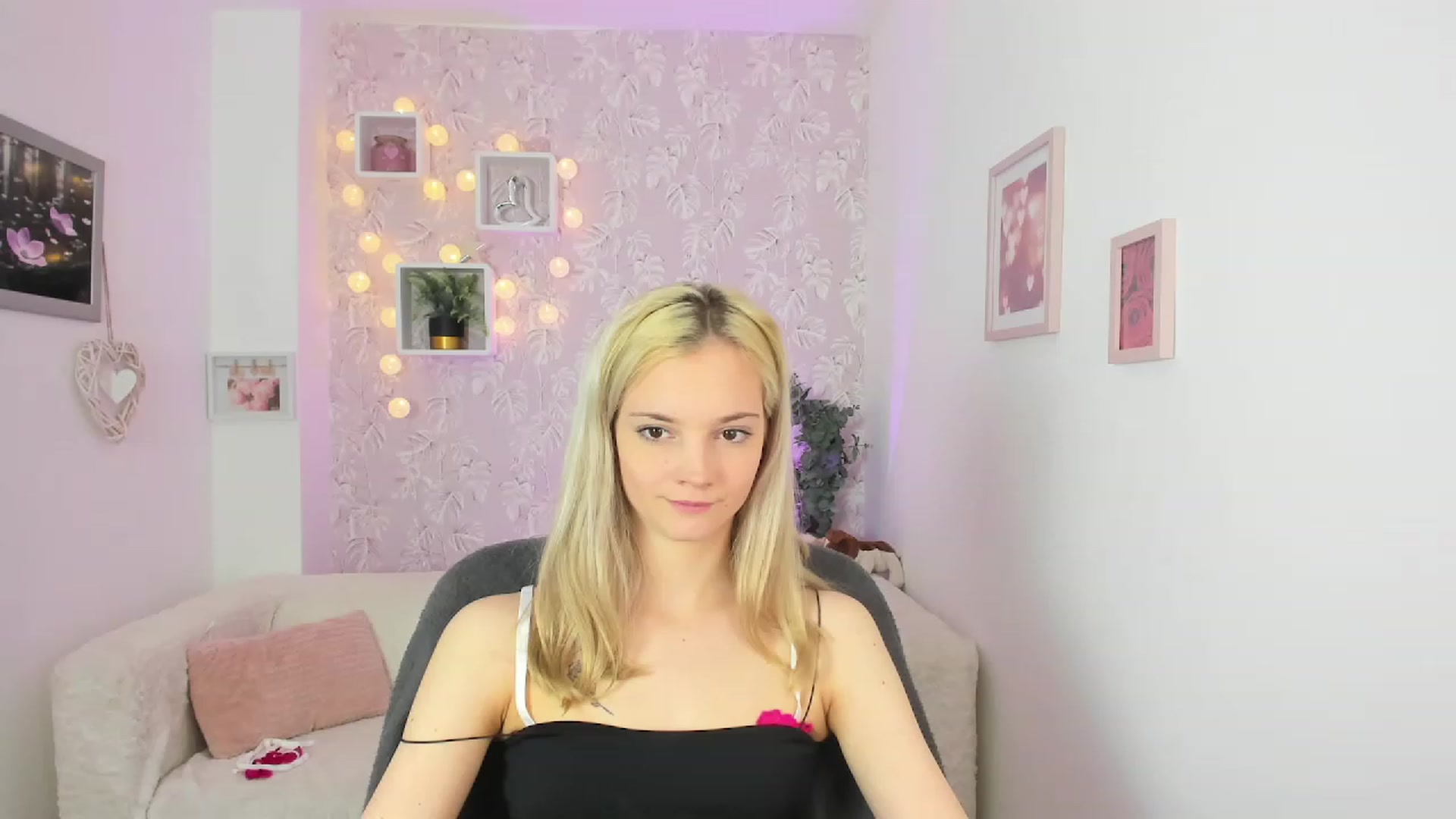 Gallery image thumbnail from Lexy_Belle18's myfreecams stream on, 05/16/2023, 12:48 image 12 of 20