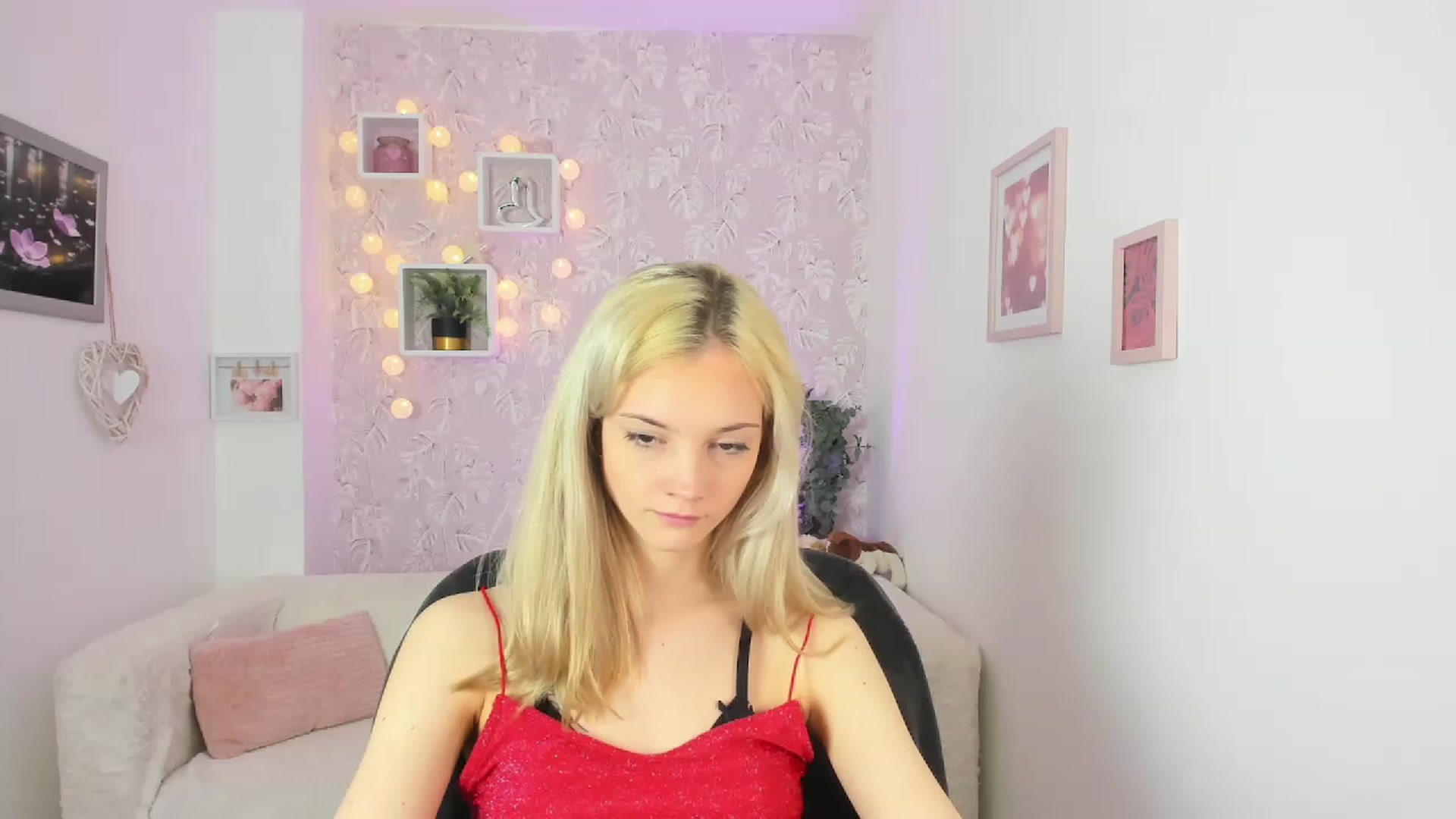 Gallery image thumbnail from Lexy_Belle18's myfreecams stream on, 05/17/2023, 09:21 image 6 of 20