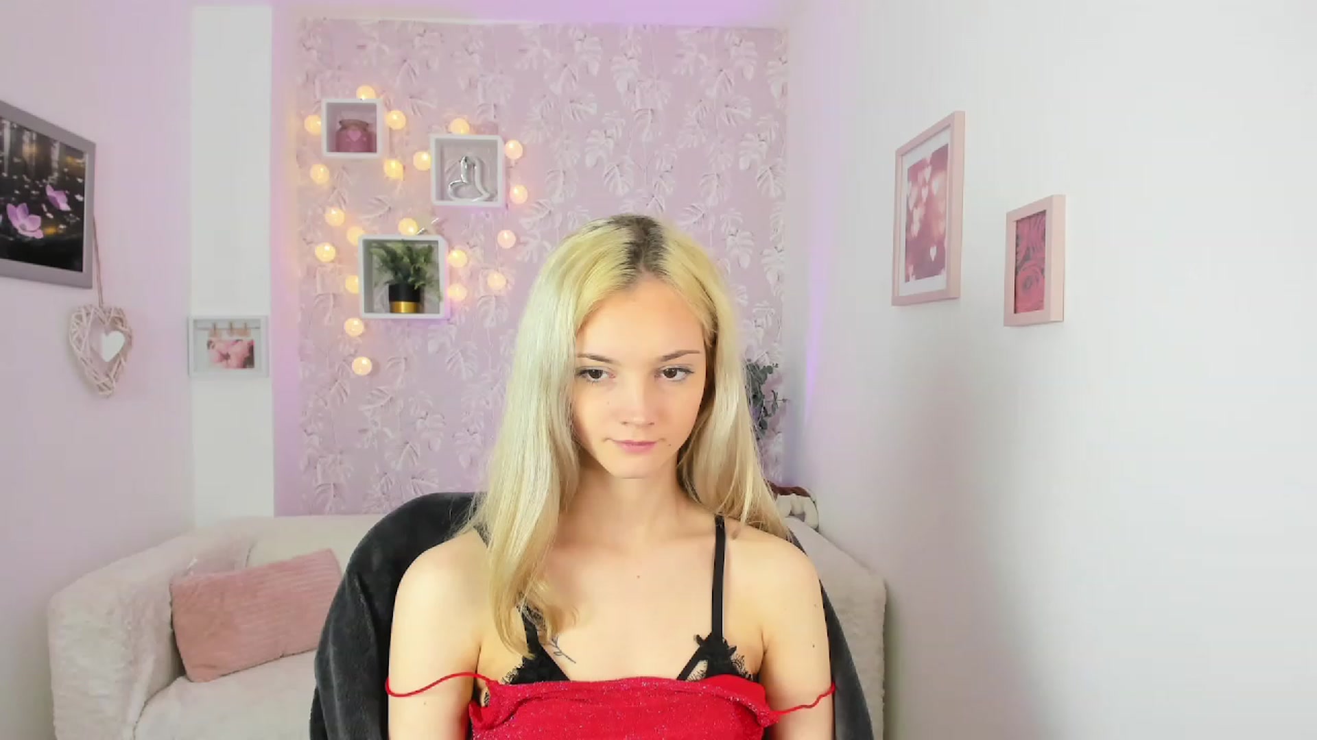 Gallery image thumbnail from Lexy_Belle18's myfreecams stream on, 05/17/2023, 09:21 image 15 of 20