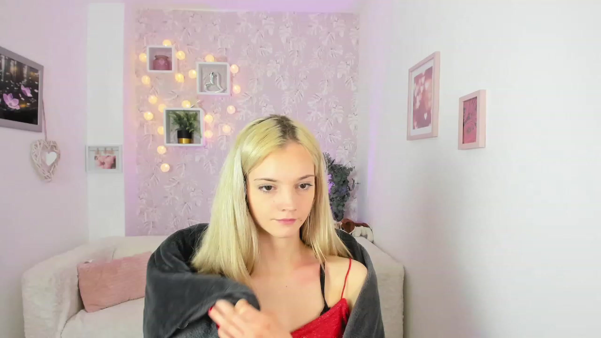 Gallery image thumbnail from Lexy_Belle18's myfreecams stream on, 05/17/2023, 10:35 image 1 of 20