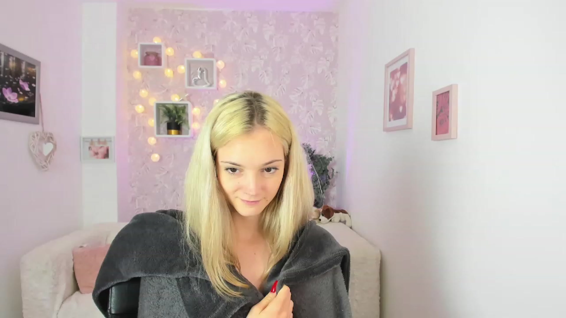 Gallery image thumbnail from Lexy_Belle18's myfreecams stream on, 05/17/2023, 10:35 image 8 of 20