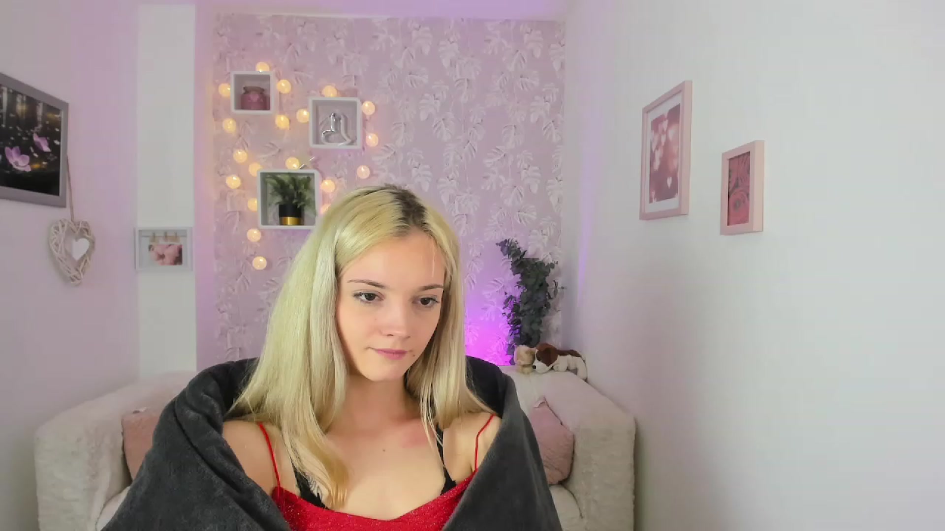Gallery image thumbnail from Lexy_Belle18's myfreecams stream on, 05/17/2023, 10:35 image 3 of 20