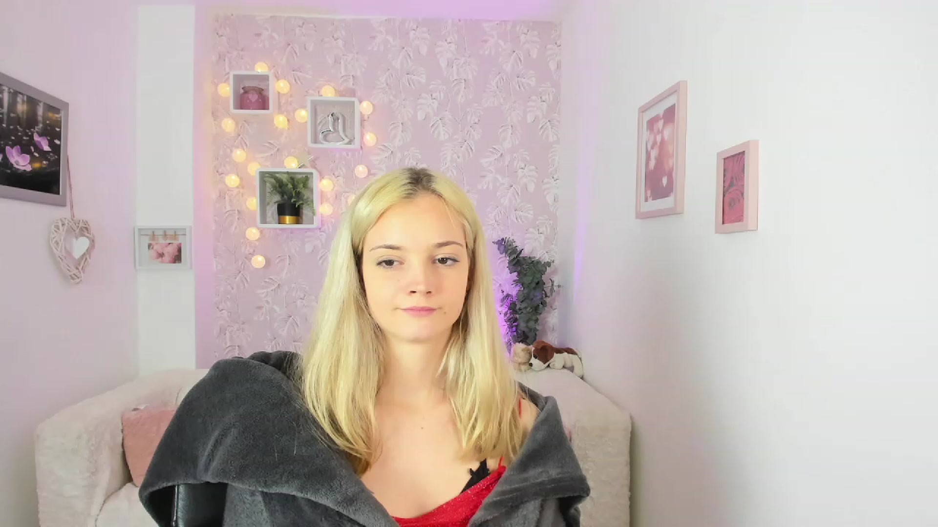 Gallery image thumbnail from Lexy_Belle18's myfreecams stream on, 05/17/2023, 10:35 image 10 of 20