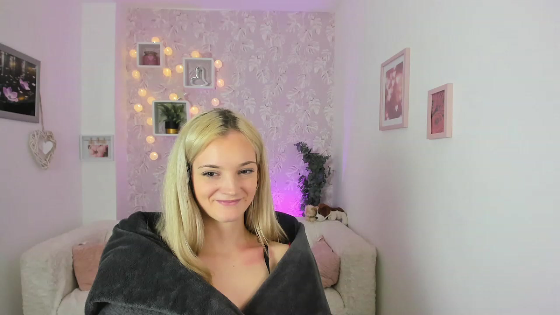 Gallery image thumbnail from Lexy_Belle18's myfreecams stream on, 05/17/2023, 10:35 image 2 of 20