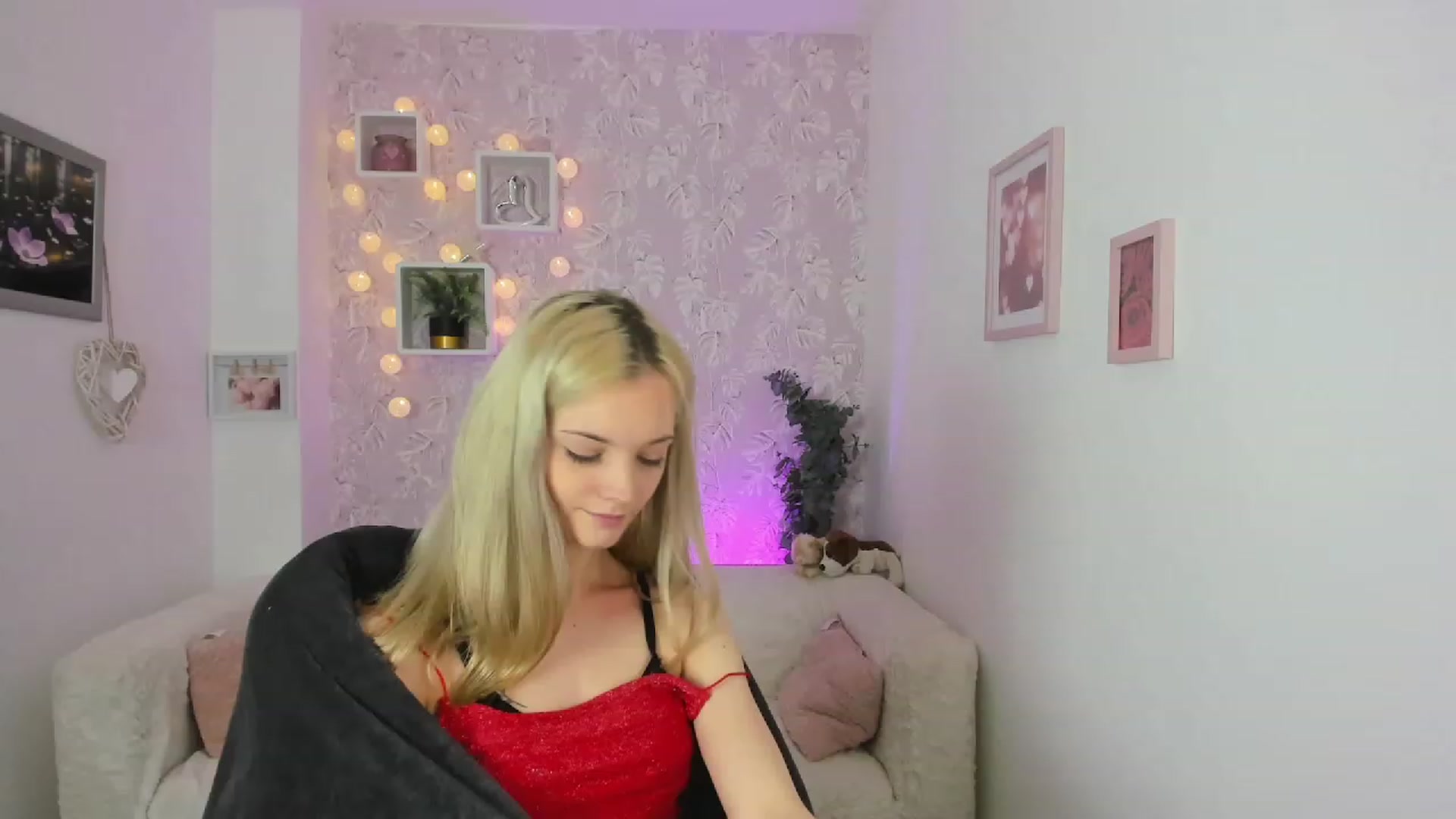 Gallery image thumbnail from Lexy_Belle18's myfreecams stream on, 05/17/2023, 10:35 image 5 of 20
