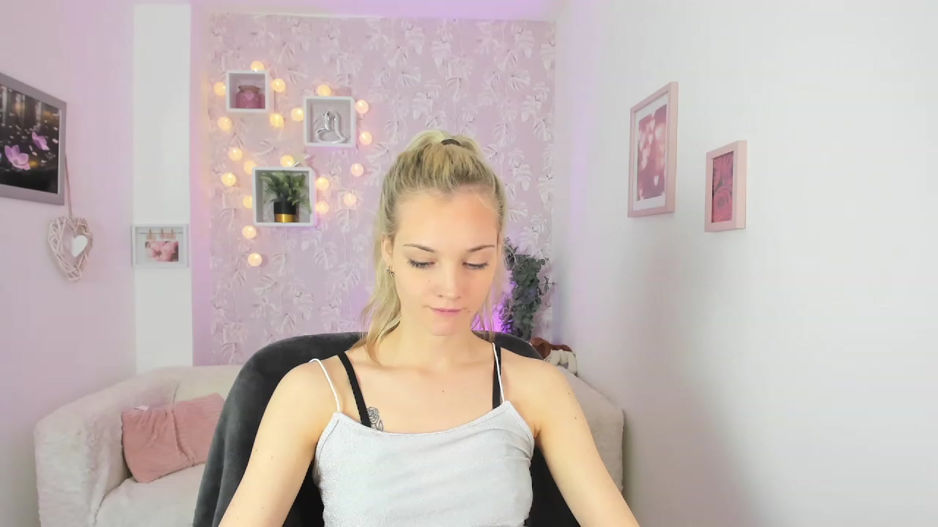 Gallery image thumbnail from Lexy_Belle18's myfreecams stream on, 05/18/2023, 09:41 image 18 of 20