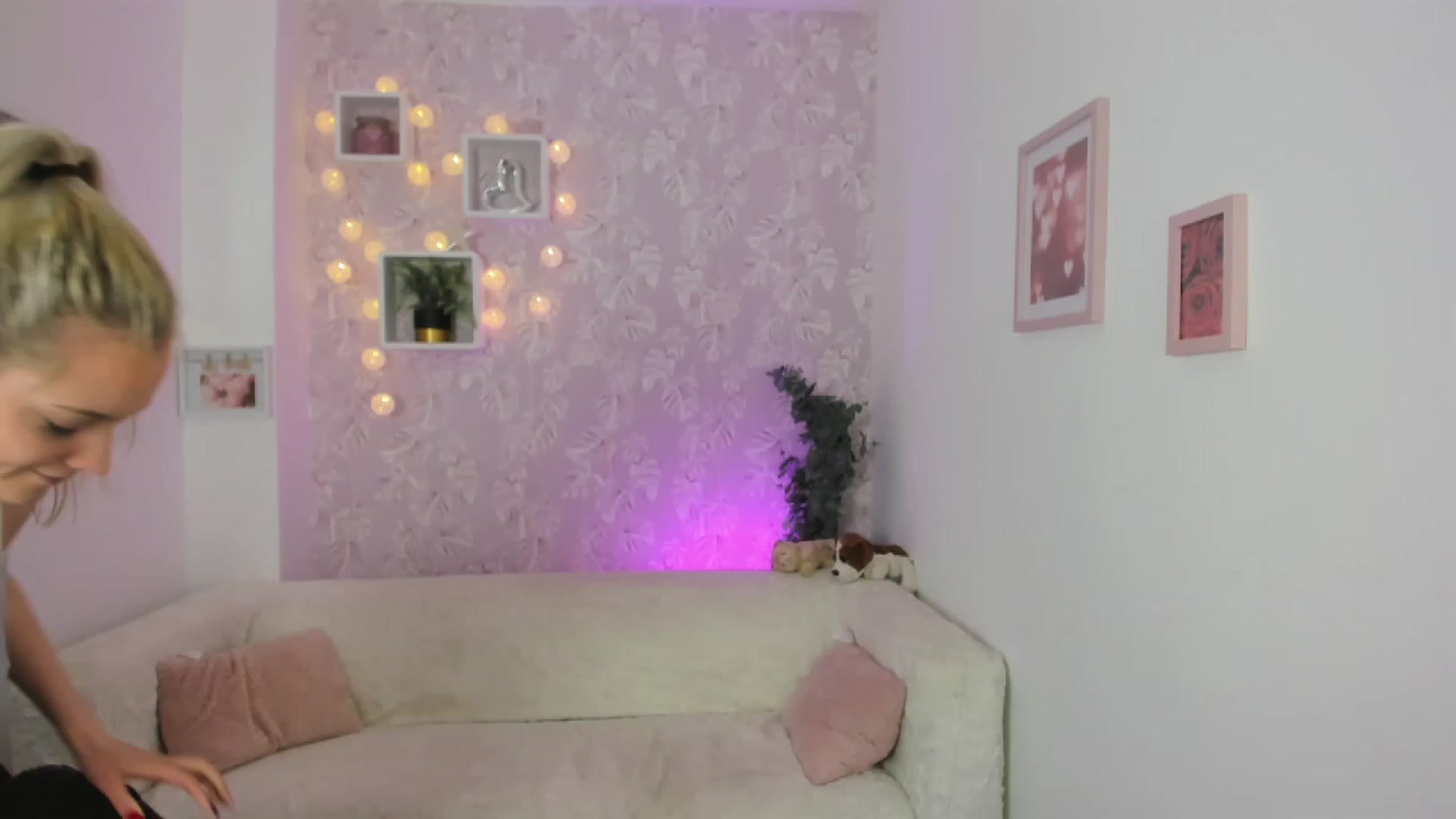 Gallery image thumbnail from Lexy_Belle18's myfreecams stream on, 05/18/2023, 09:41 image 2 of 20