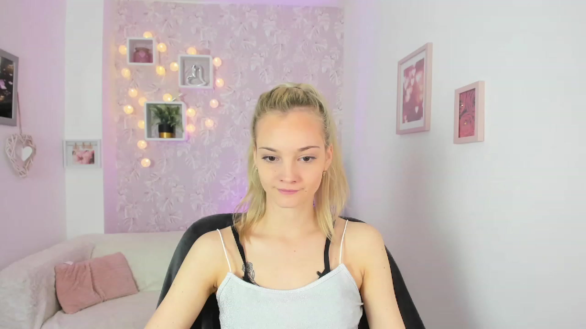 Gallery image thumbnail from Lexy_Belle18's myfreecams stream on, 05/18/2023, 09:41 image 10 of 20