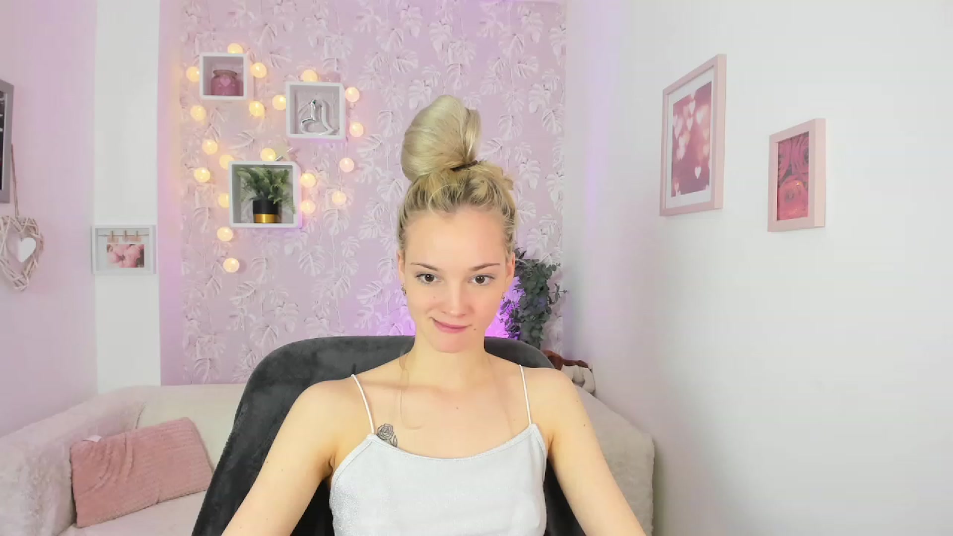 Gallery image thumbnail from Lexy_Belle18's myfreecams stream on, 05/18/2023, 13:03 image 1 of 20