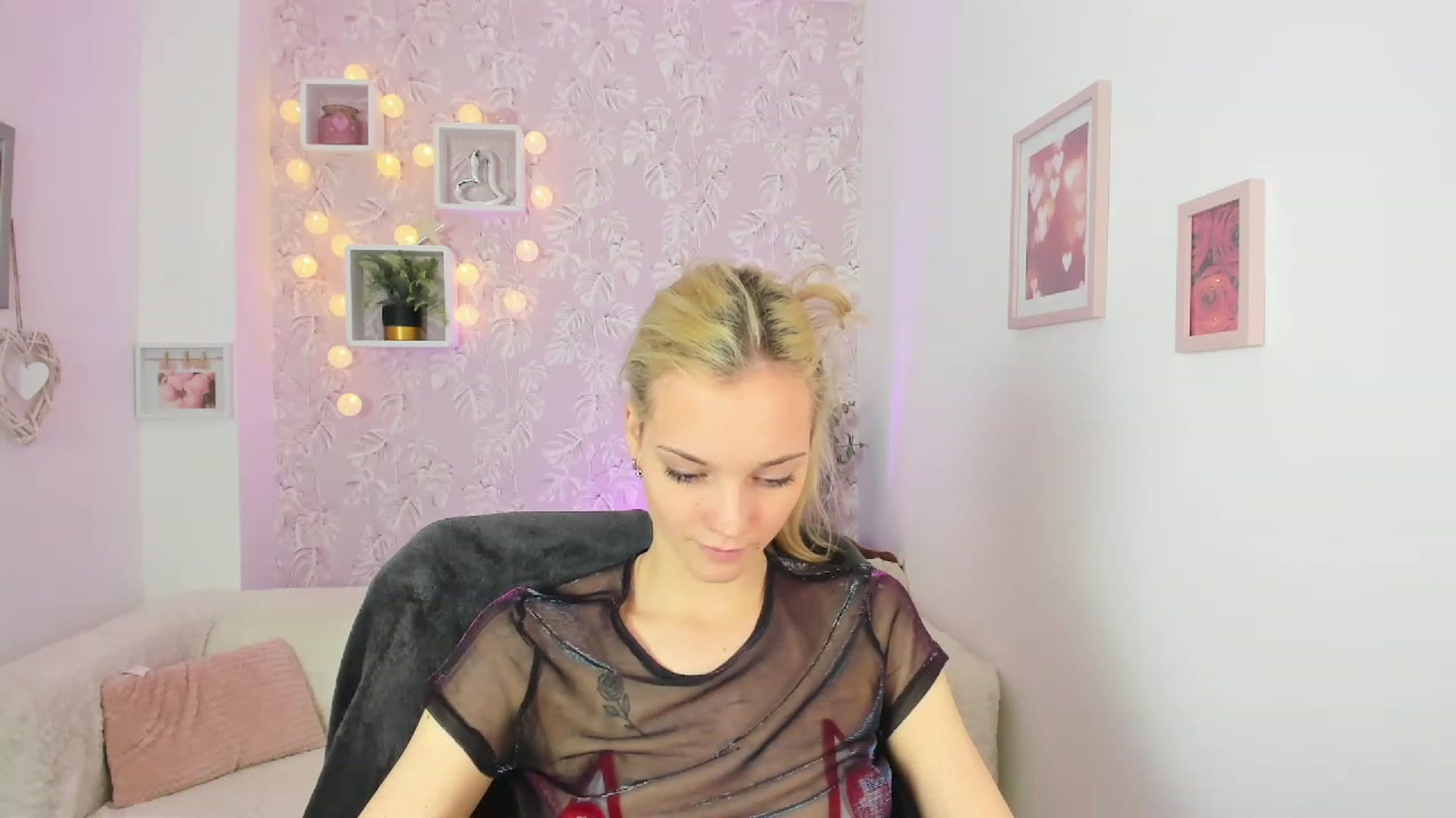 Gallery image thumbnail from Lexy_Belle18's myfreecams stream on, 05/19/2023, 09:55 image 17 of 20