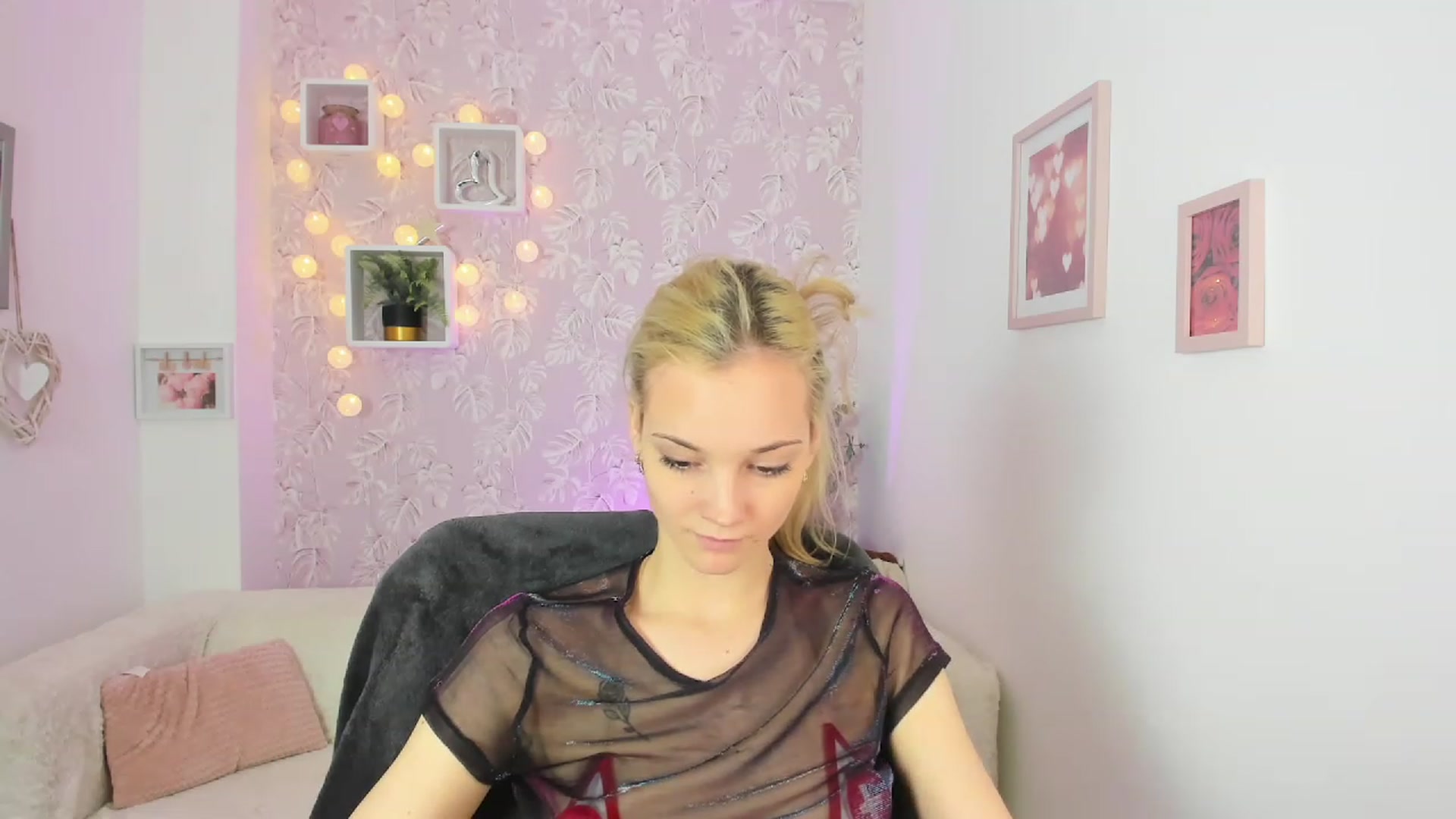 Gallery image thumbnail from Lexy_Belle18's myfreecams stream on, 05/19/2023, 09:55 image 14 of 20
