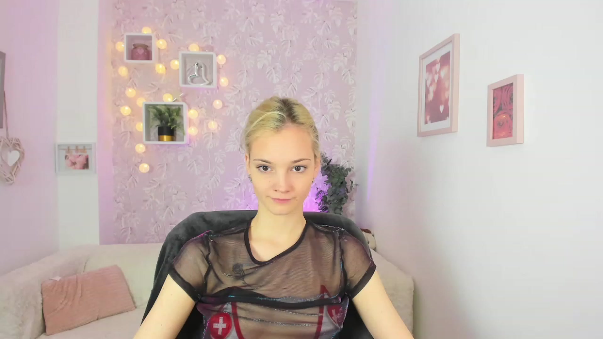 Gallery image thumbnail from Lexy_Belle18's myfreecams stream on, 05/19/2023, 09:55 image 2 of 20
