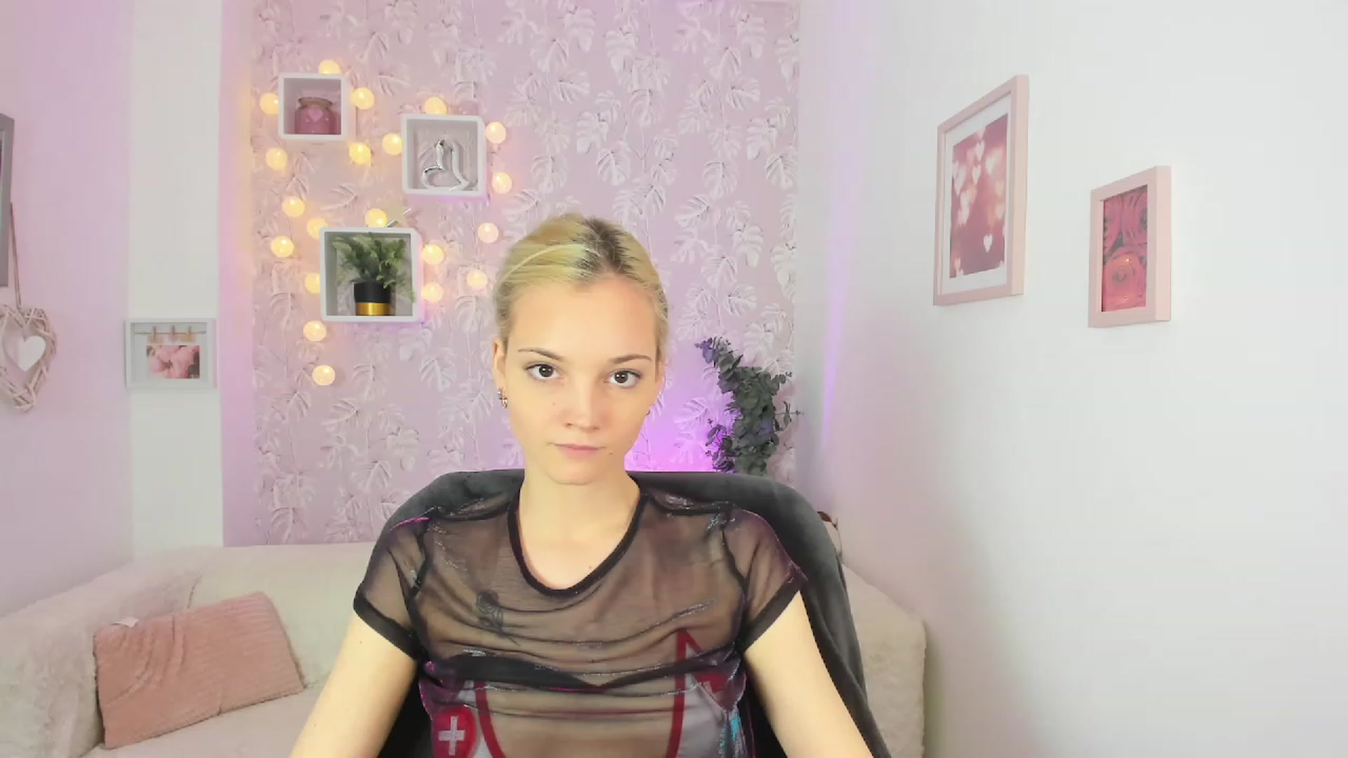 Gallery image thumbnail from Lexy_Belle18's myfreecams stream on, 05/19/2023, 09:55 image 6 of 20