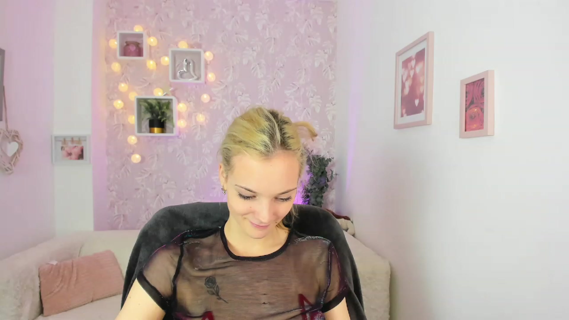 Gallery image thumbnail from Lexy_Belle18's myfreecams stream on, 05/19/2023, 10:23 image 3 of 20