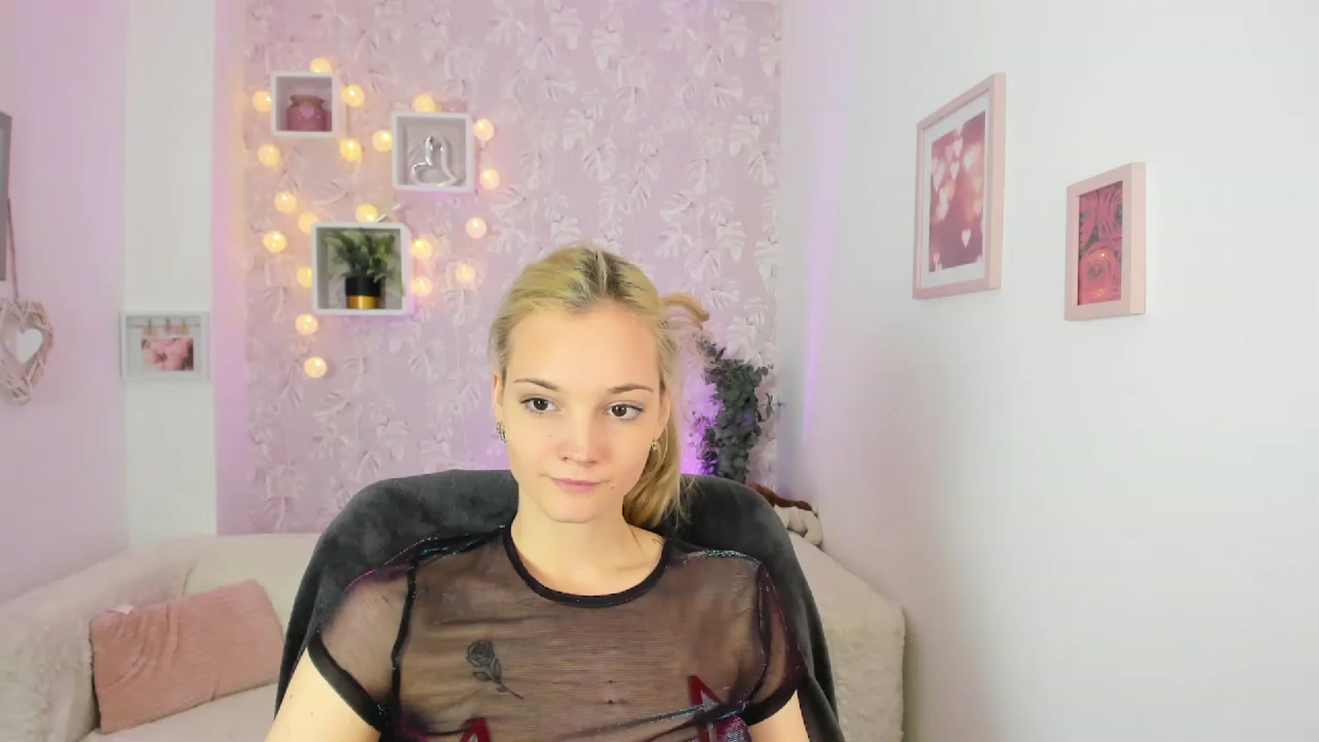 Gallery image thumbnail from Lexy_Belle18's myfreecams stream on, 05/19/2023, 10:23 image 4 of 20