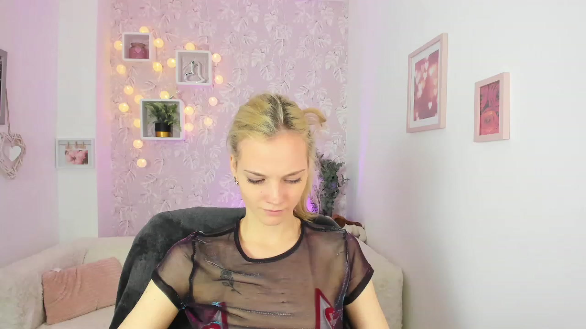 Gallery image thumbnail from Lexy_Belle18's myfreecams stream on, 05/19/2023, 10:23 image 8 of 20