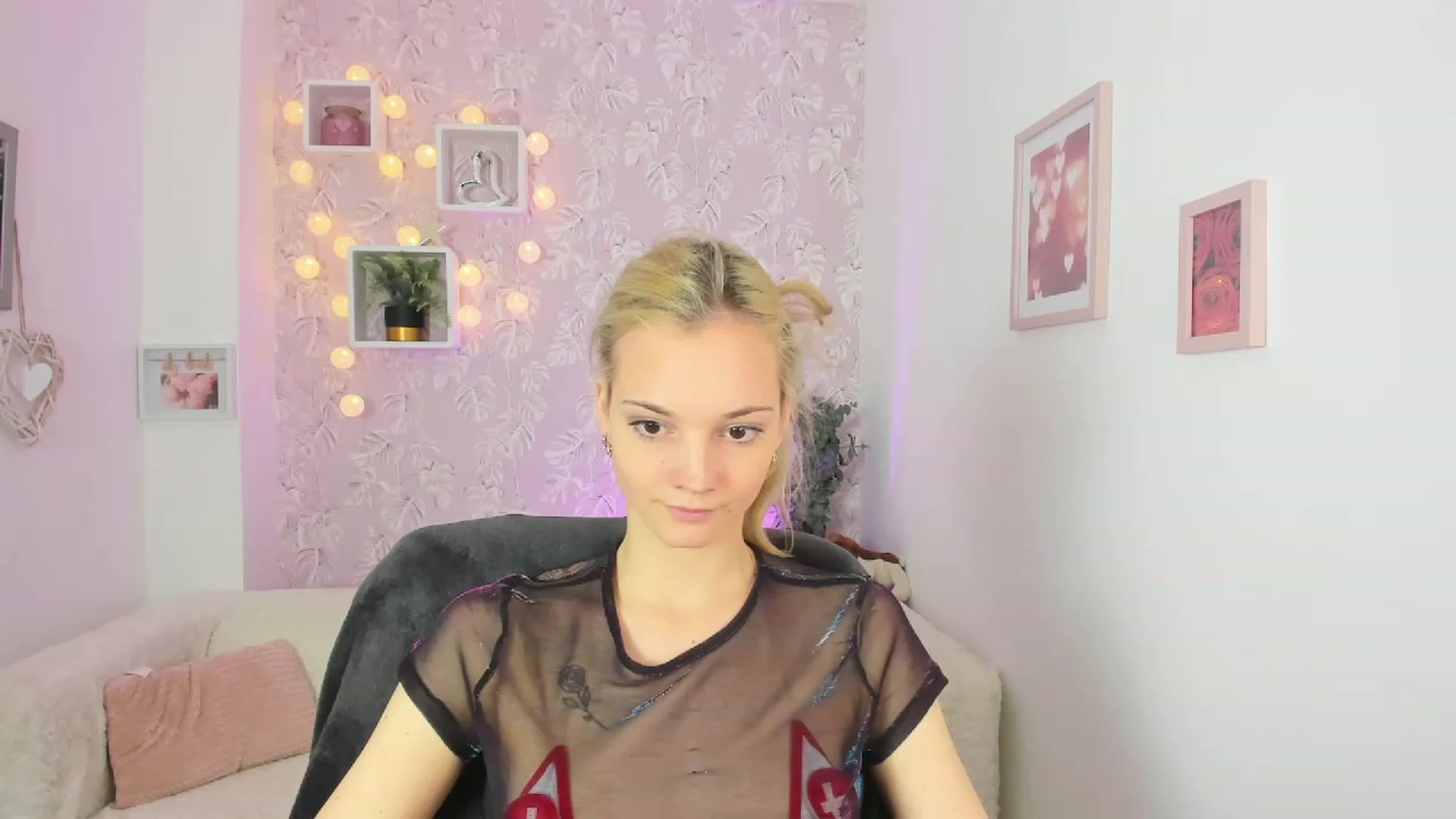 Gallery image thumbnail from Lexy_Belle18's myfreecams stream on, 05/19/2023, 10:23 image 10 of 20