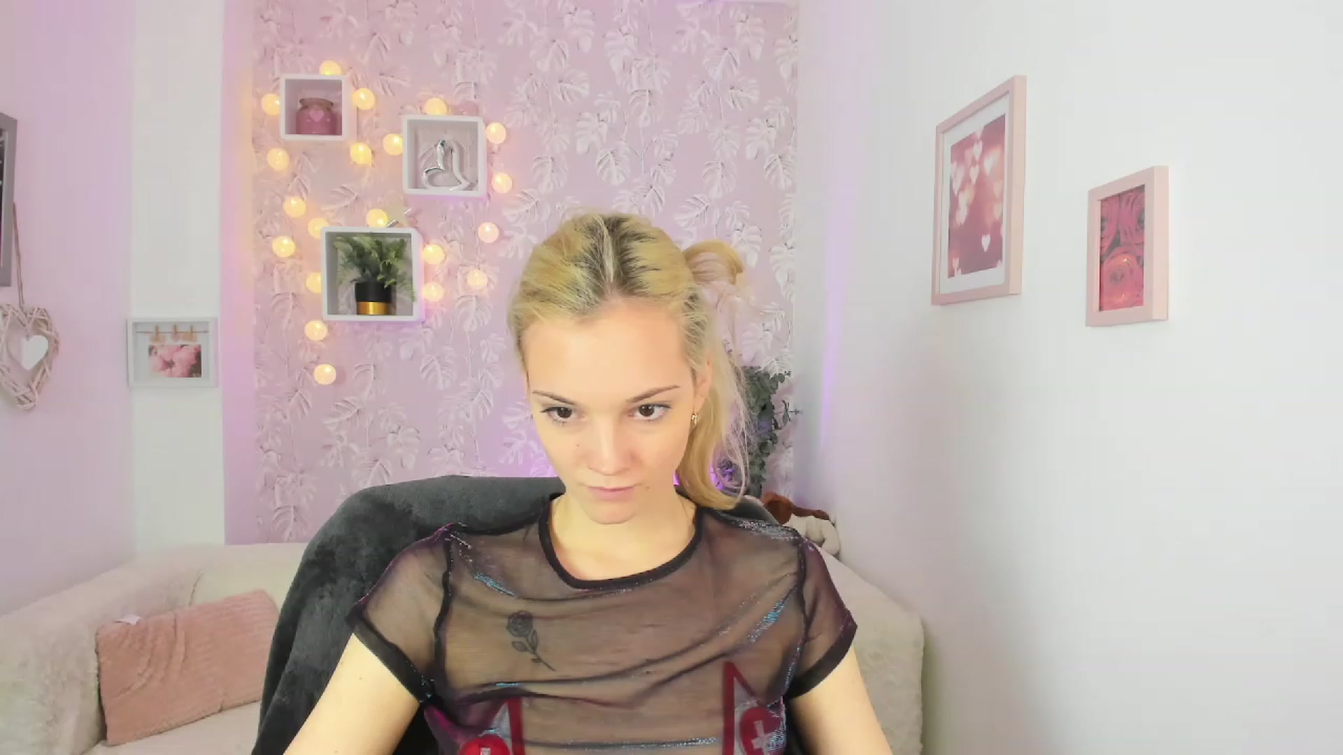 Gallery image thumbnail from Lexy_Belle18's myfreecams stream on, 05/19/2023, 10:23 image 7 of 20