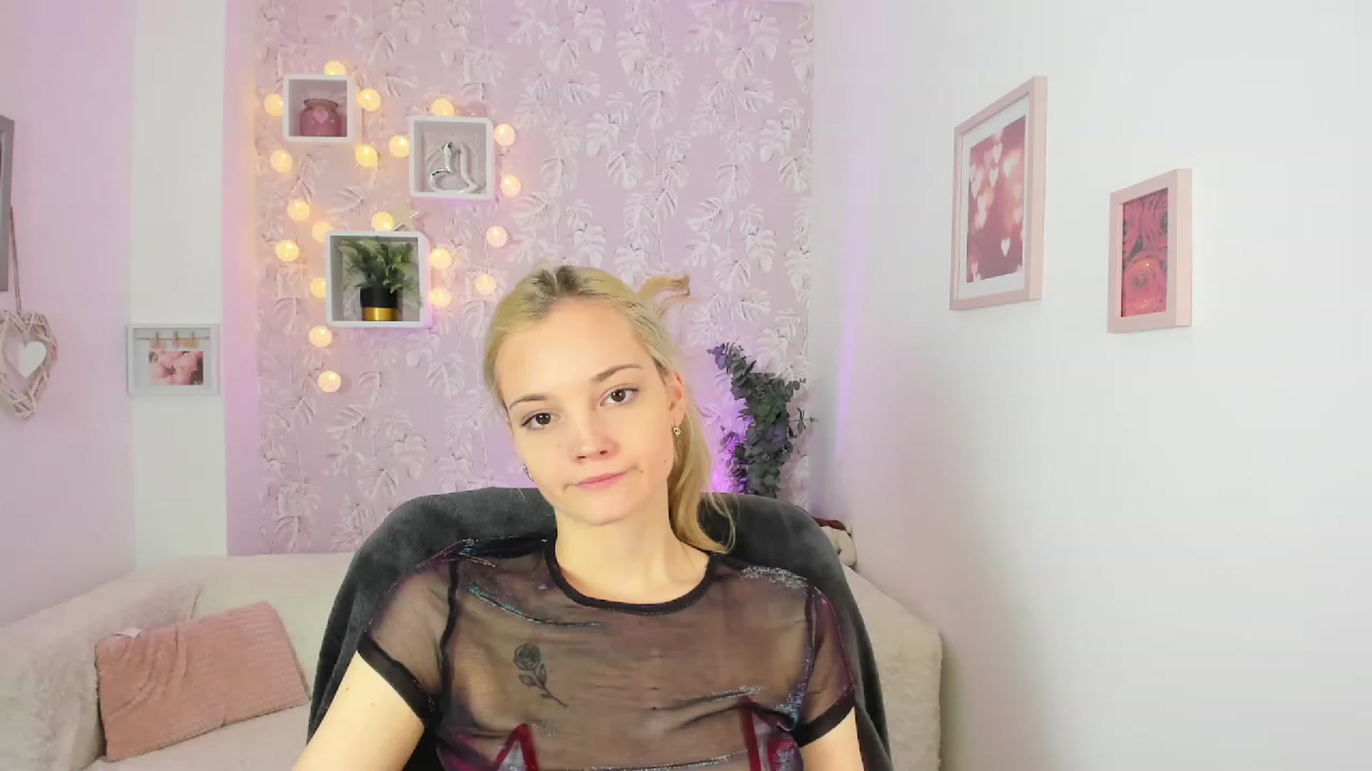 Gallery image thumbnail from Lexy_Belle18's myfreecams stream on, 05/19/2023, 10:23 image 1 of 20