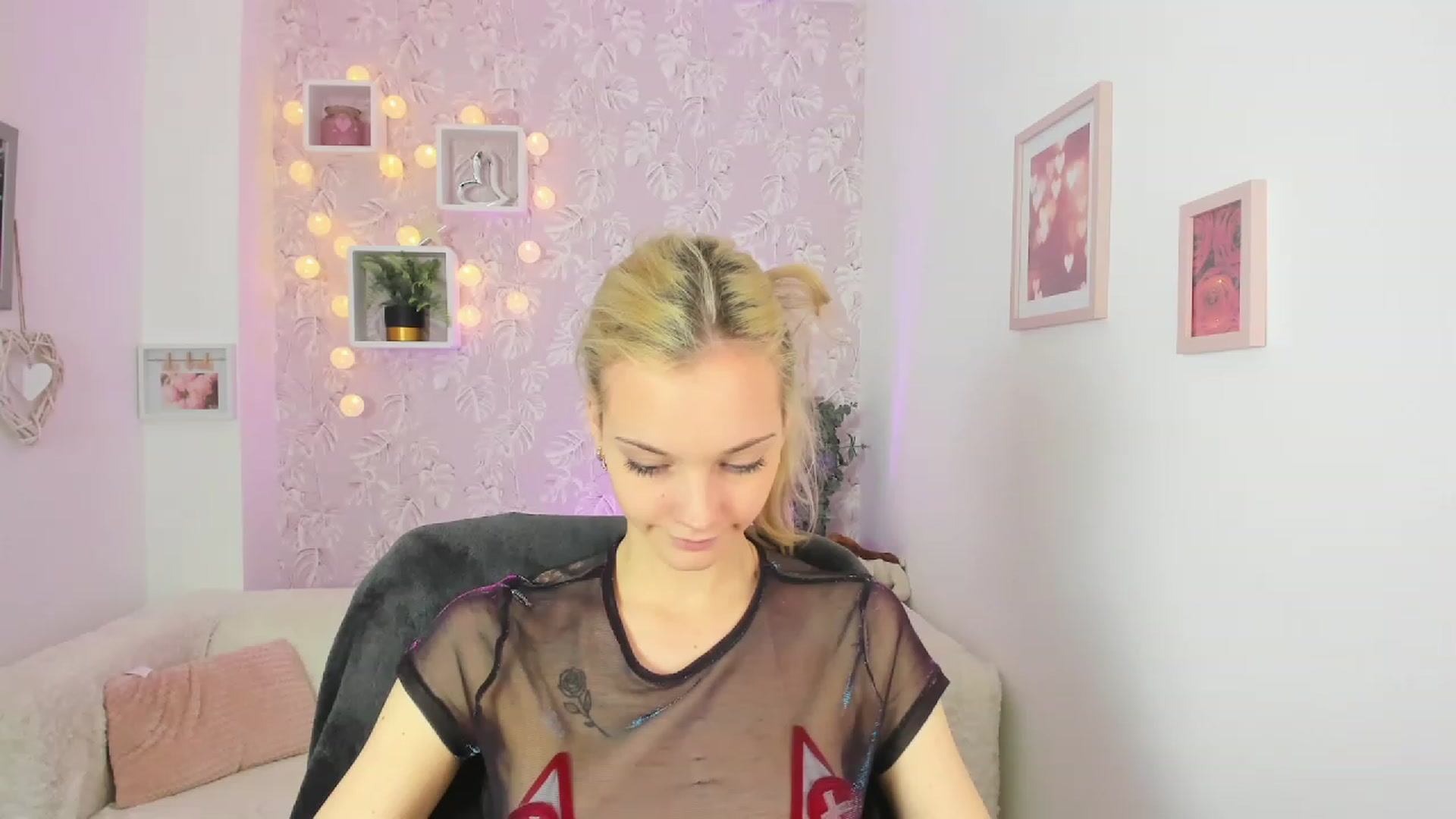 Gallery image thumbnail from Lexy_Belle18's myfreecams stream on, 05/19/2023, 10:23 image 9 of 20