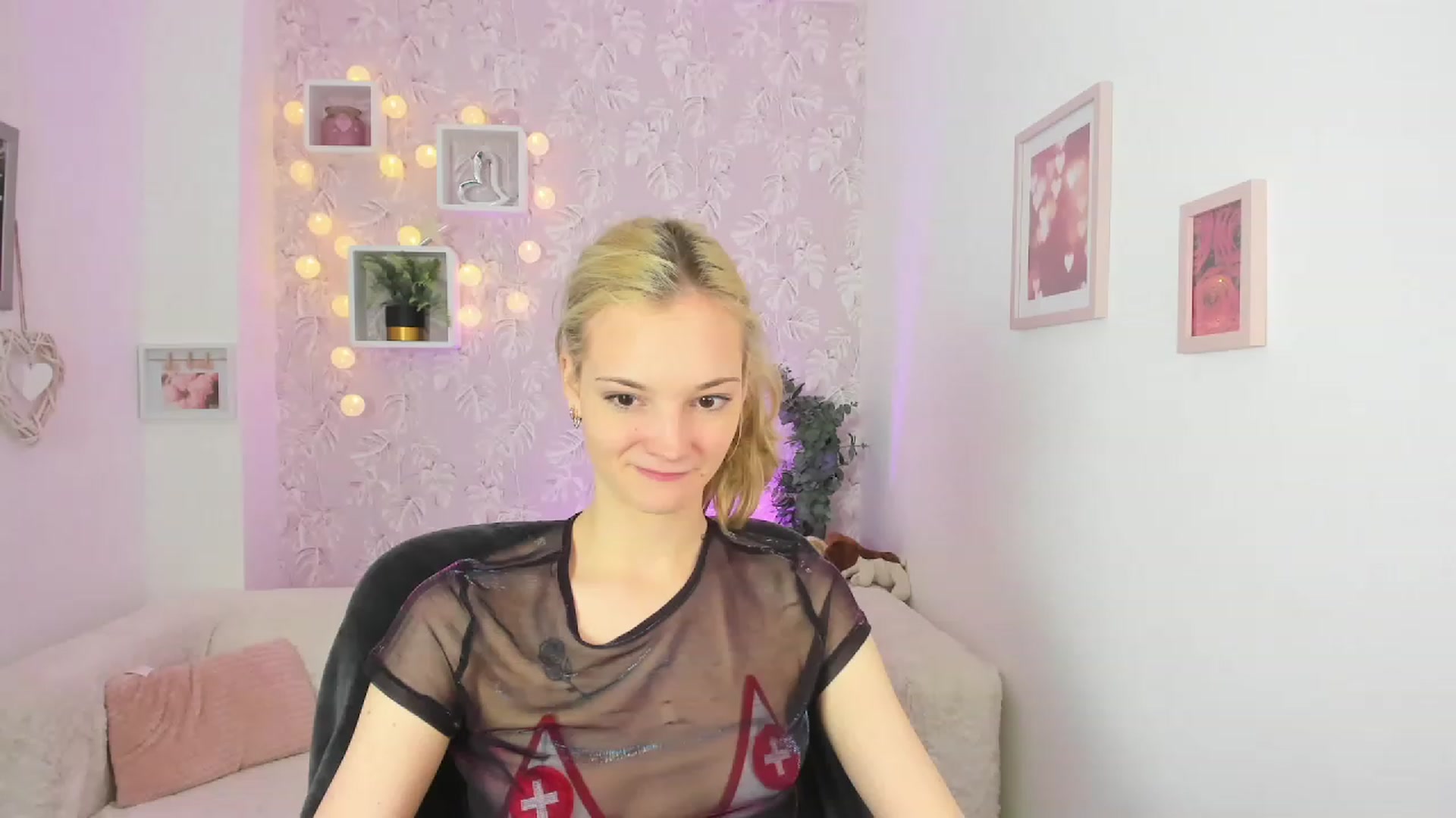 Gallery image thumbnail from Lexy_Belle18's myfreecams stream on, 05/19/2023, 12:09 image 10 of 20