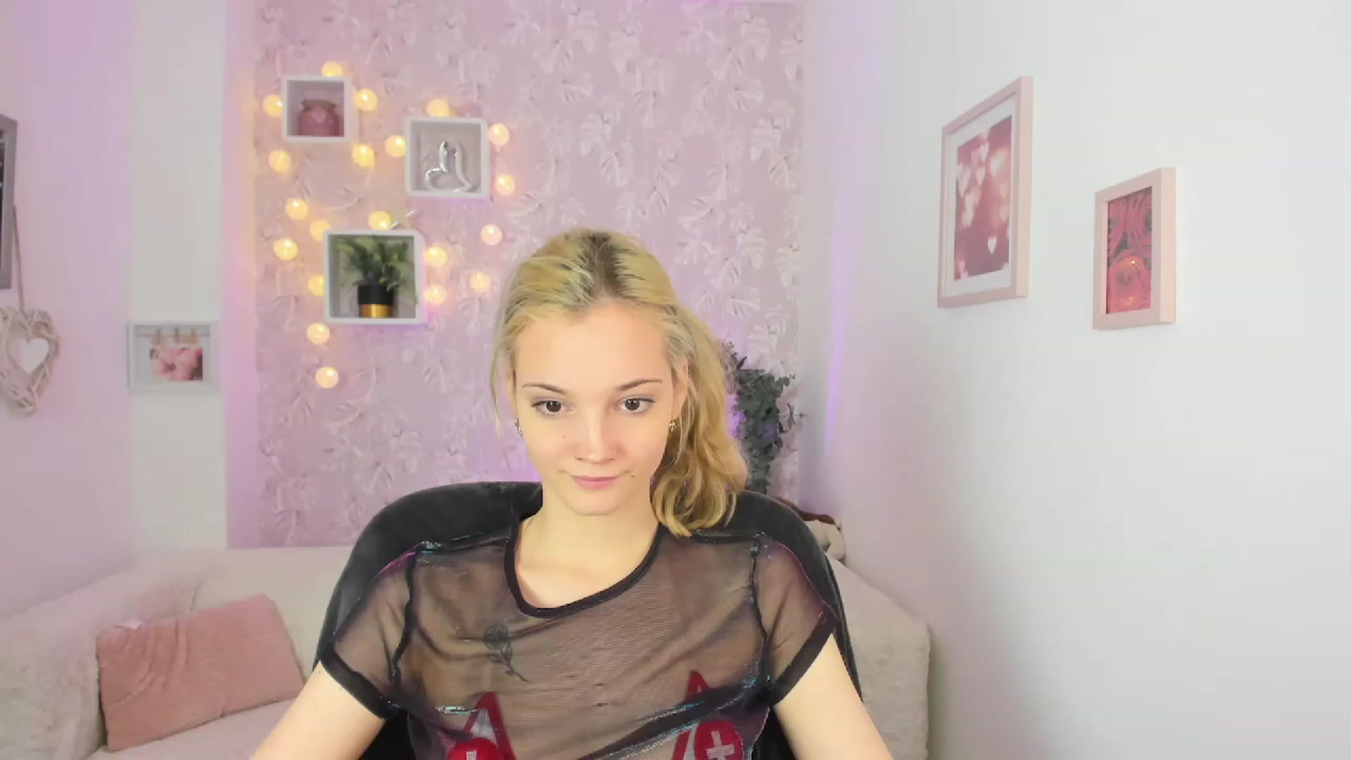 Gallery image thumbnail from Lexy_Belle18's myfreecams stream on, 05/19/2023, 12:09 image 17 of 20