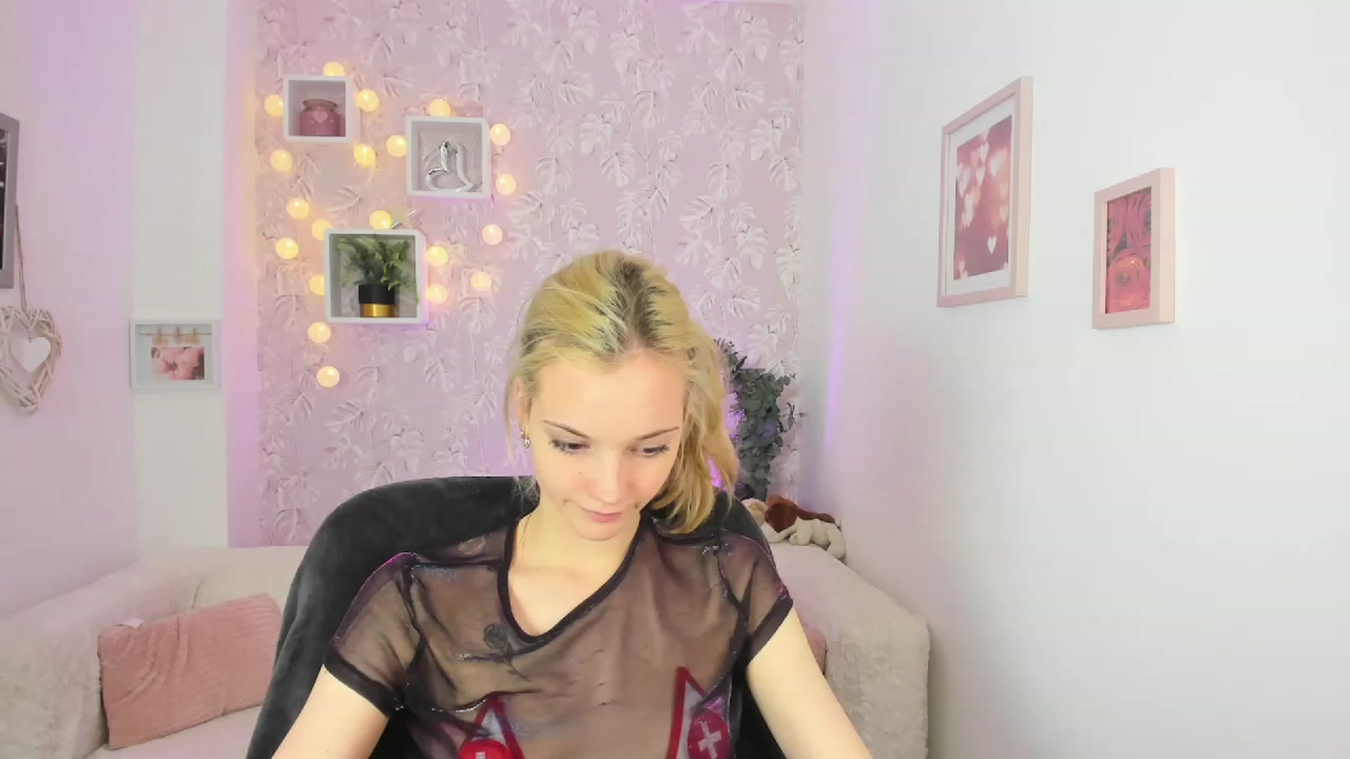 Gallery image thumbnail from Lexy_Belle18's myfreecams stream on, 05/19/2023, 12:09 image 14 of 20