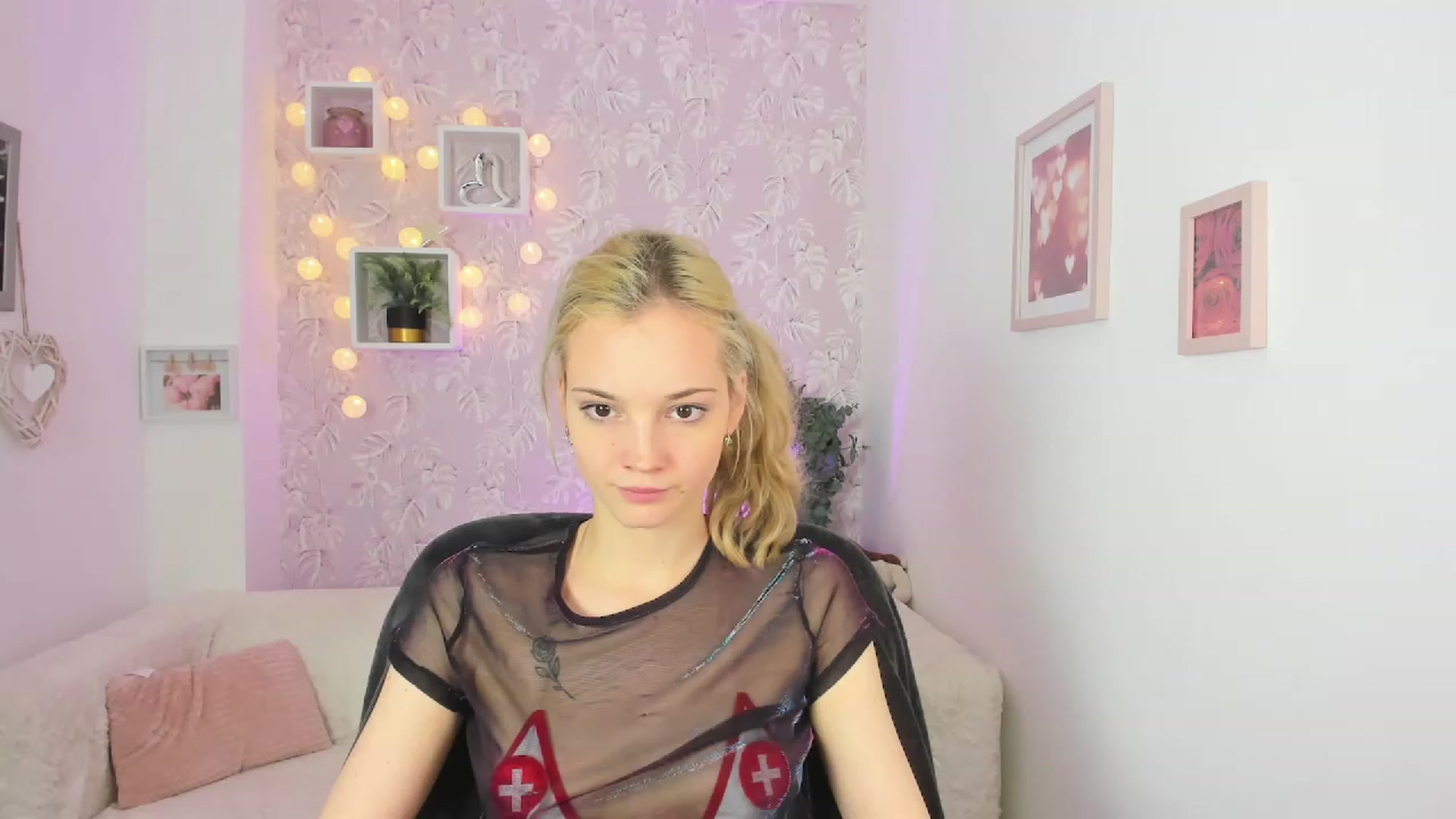 Gallery image thumbnail from Lexy_Belle18's myfreecams stream on, 05/19/2023, 12:09 image 15 of 20