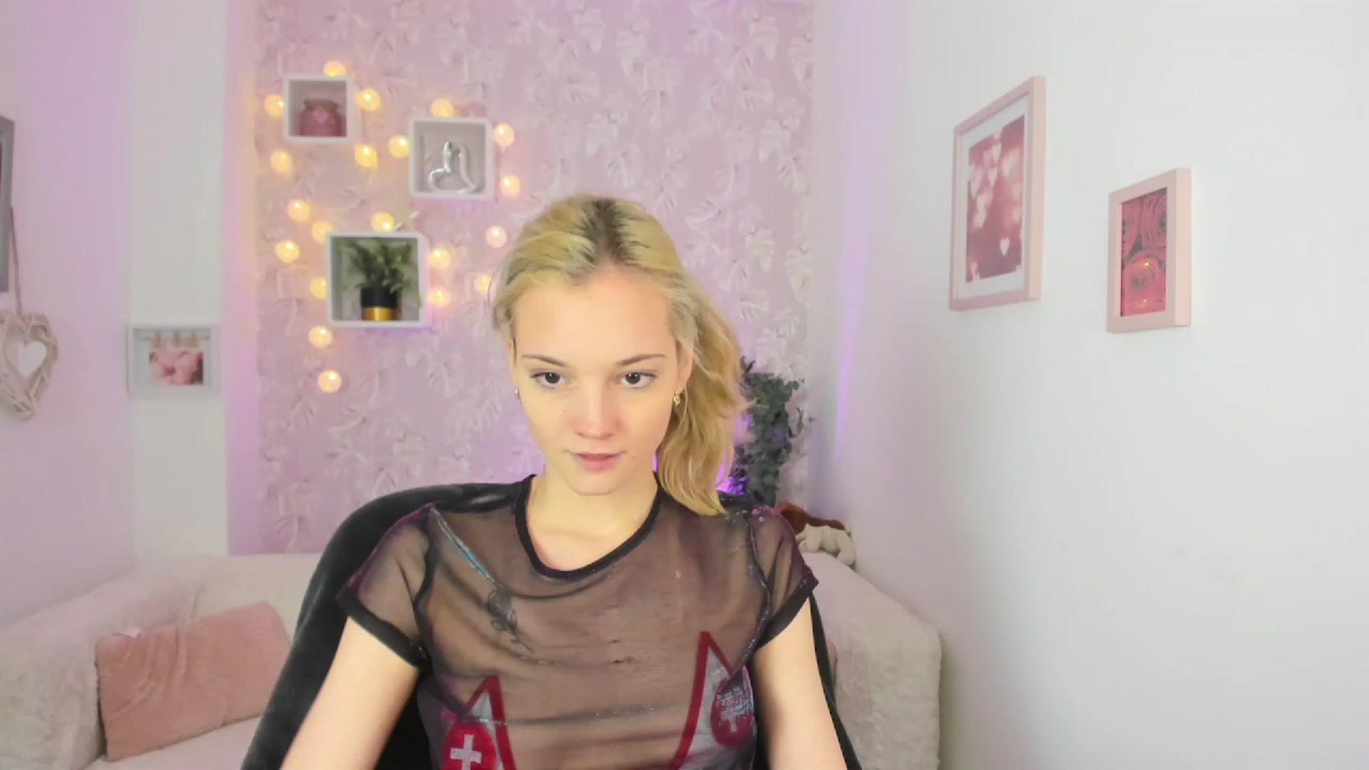 Gallery image thumbnail from Lexy_Belle18's myfreecams stream on, 05/19/2023, 12:09 image 4 of 20