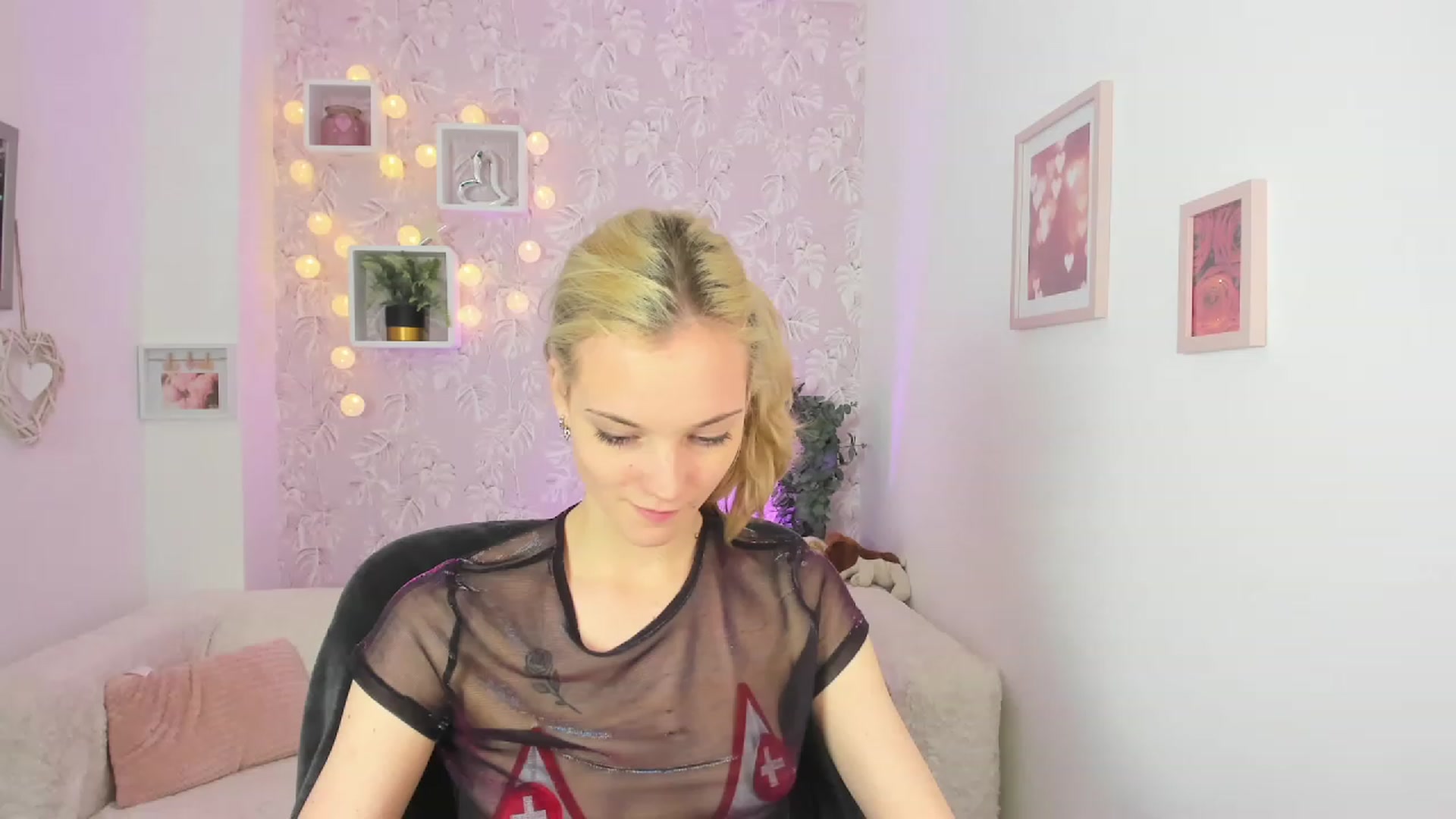 Gallery image thumbnail from Lexy_Belle18's myfreecams stream on, 05/19/2023, 12:09 image 8 of 20