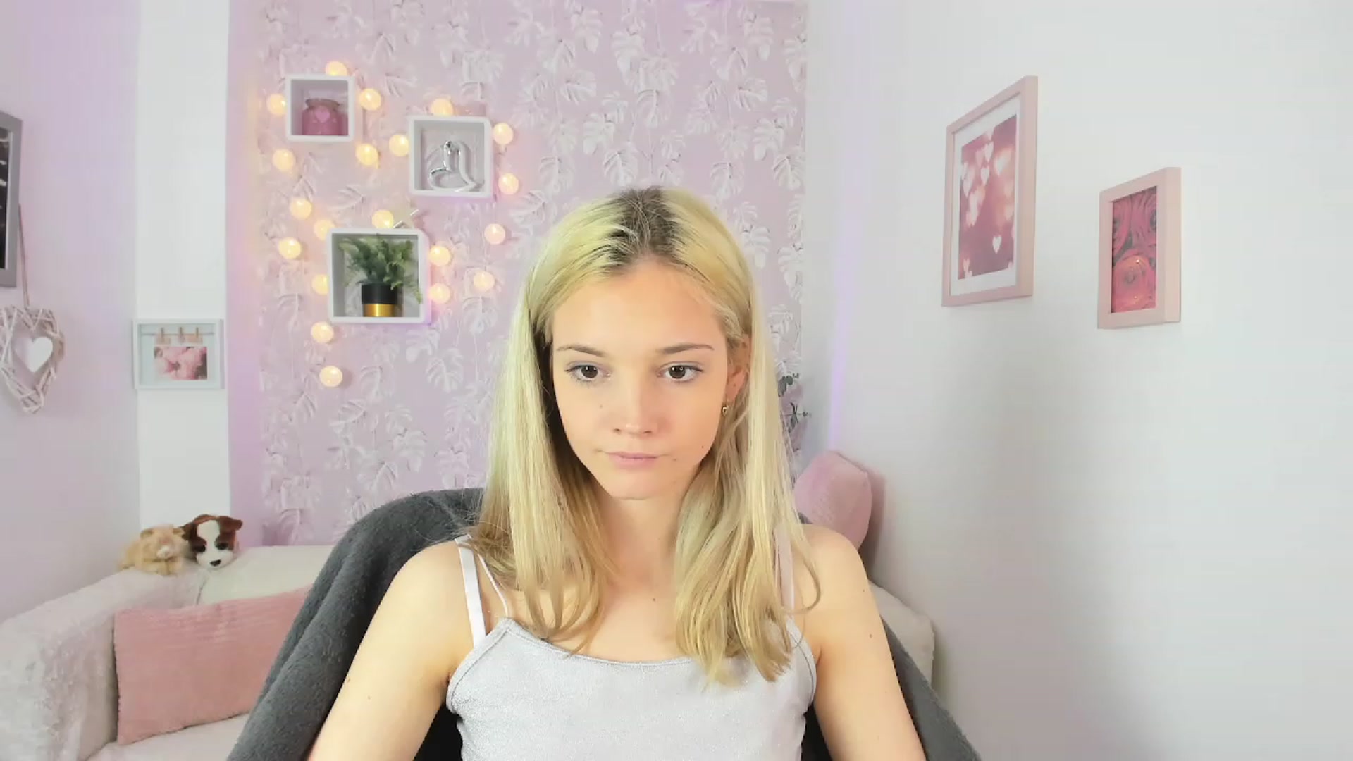 Gallery image thumbnail from Lexy_Belle18's myfreecams stream on, 05/22/2023, 09:21 image 2 of 20