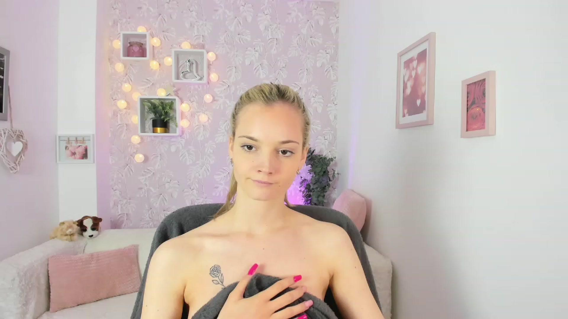 Gallery image thumbnail from Lexy_Belle18's myfreecams stream on, 05/22/2023, 09:21 image 7 of 20
