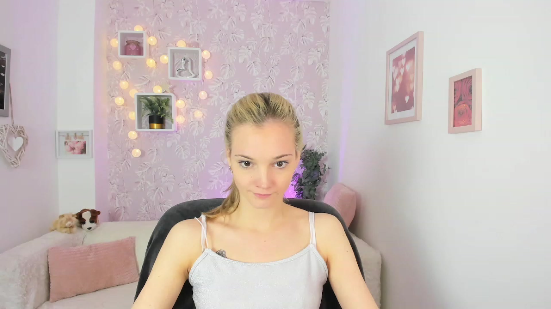 Gallery image thumbnail from Lexy_Belle18's myfreecams stream on, 05/22/2023, 09:21 image 20 of 20