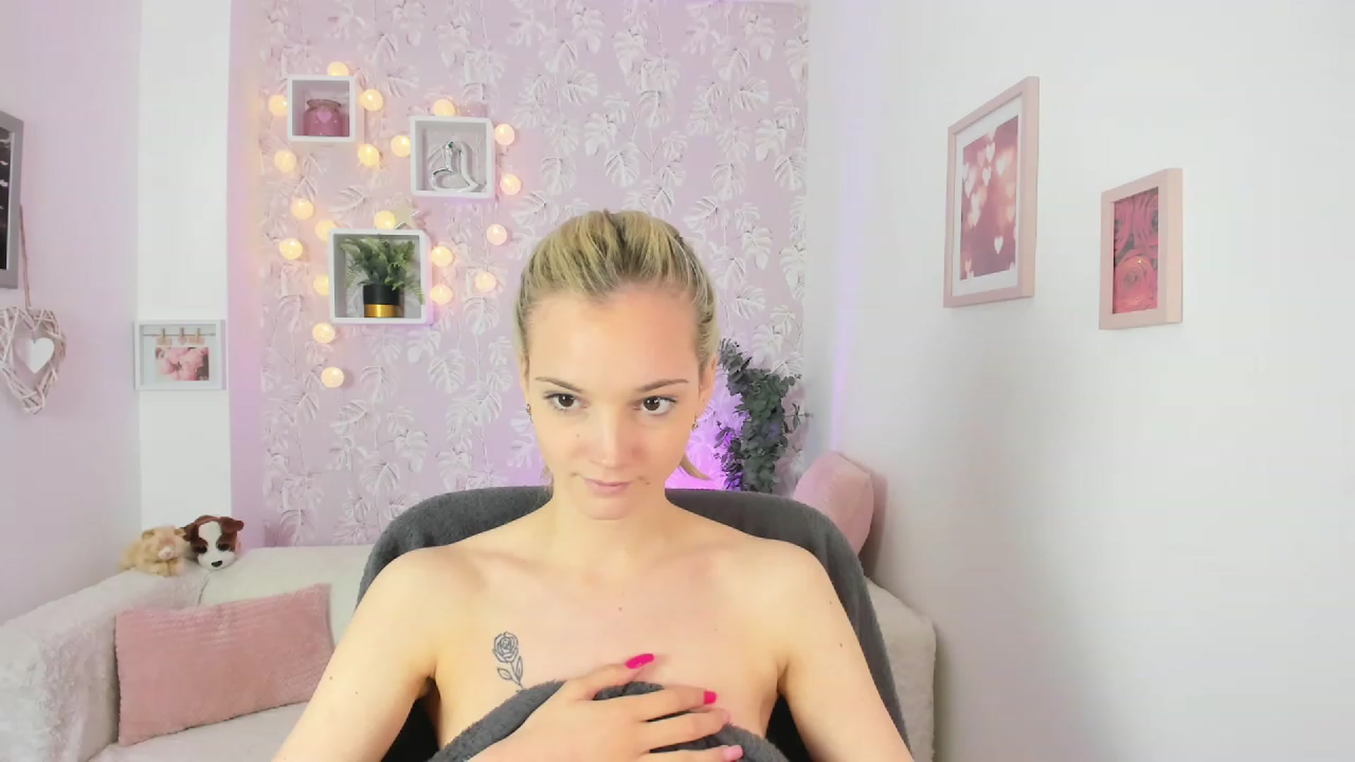 Gallery image thumbnail from Lexy_Belle18's myfreecams stream on, 05/22/2023, 09:21 image 8 of 20