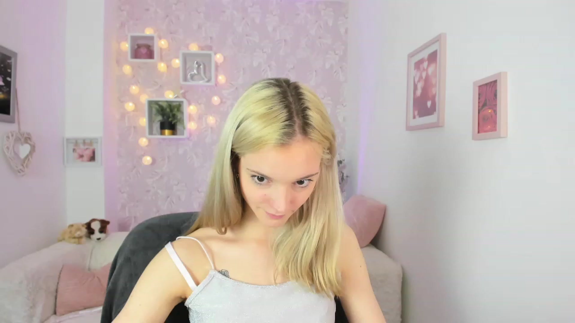 Gallery image thumbnail from Lexy_Belle18's myfreecams stream on, 05/22/2023, 10:38 image 9 of 20