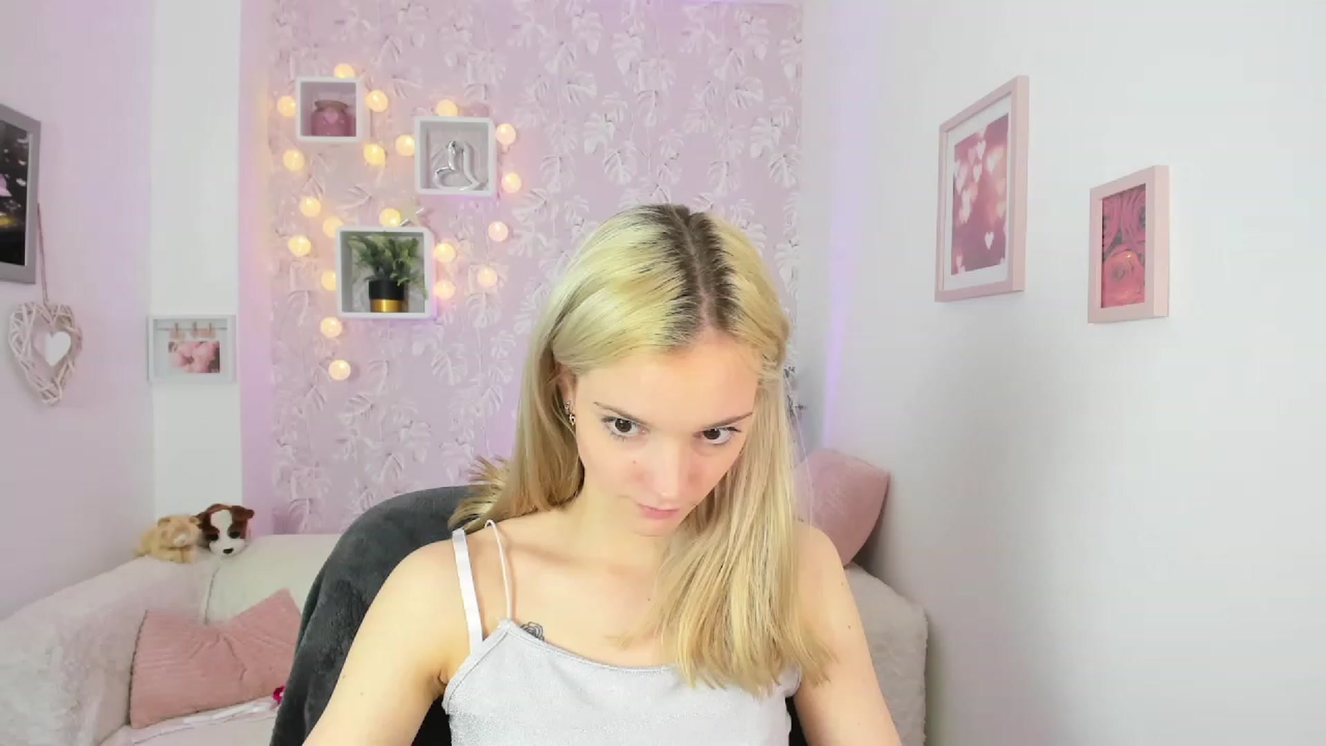 Gallery image thumbnail from Lexy_Belle18's myfreecams stream on, 05/22/2023, 10:38 image 3 of 20
