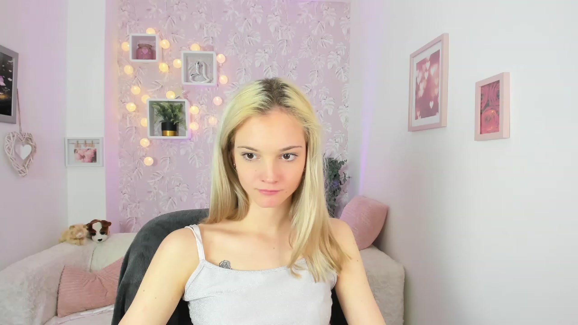 Gallery image thumbnail from Lexy_Belle18's myfreecams stream on, 05/22/2023, 11:04 image 3 of 20