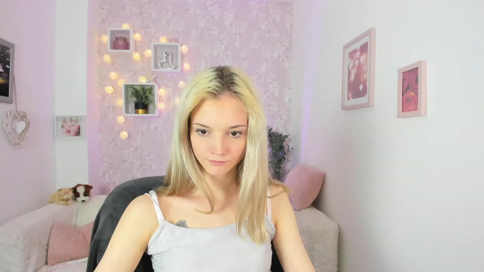 Gallery image thumbnail from Lexy_Belle18's myfreecams stream on, 05/22/2023, 11:04 image 7 of 20
