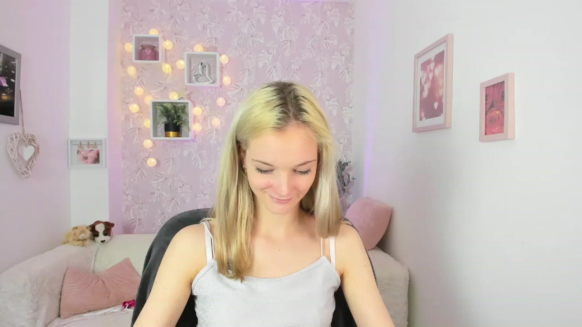Gallery image thumbnail from Lexy_Belle18's myfreecams stream on, 05/22/2023, 11:04 image 15 of 20